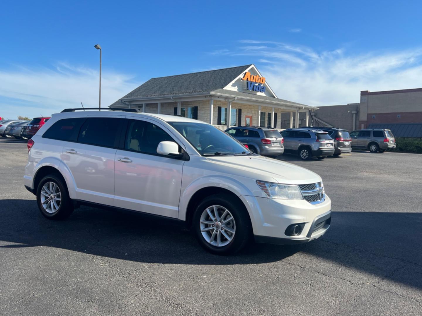 2018 WHITE Dodge Journey SXT (3C4PDCBG7JT) with an 3.6L V6 DOHC 24V engine, 4A transmission, located at 420 I-35E, Lancaster, TX, 75146, (469) 297-4144, 32.593929, -96.823685 - Photo#6