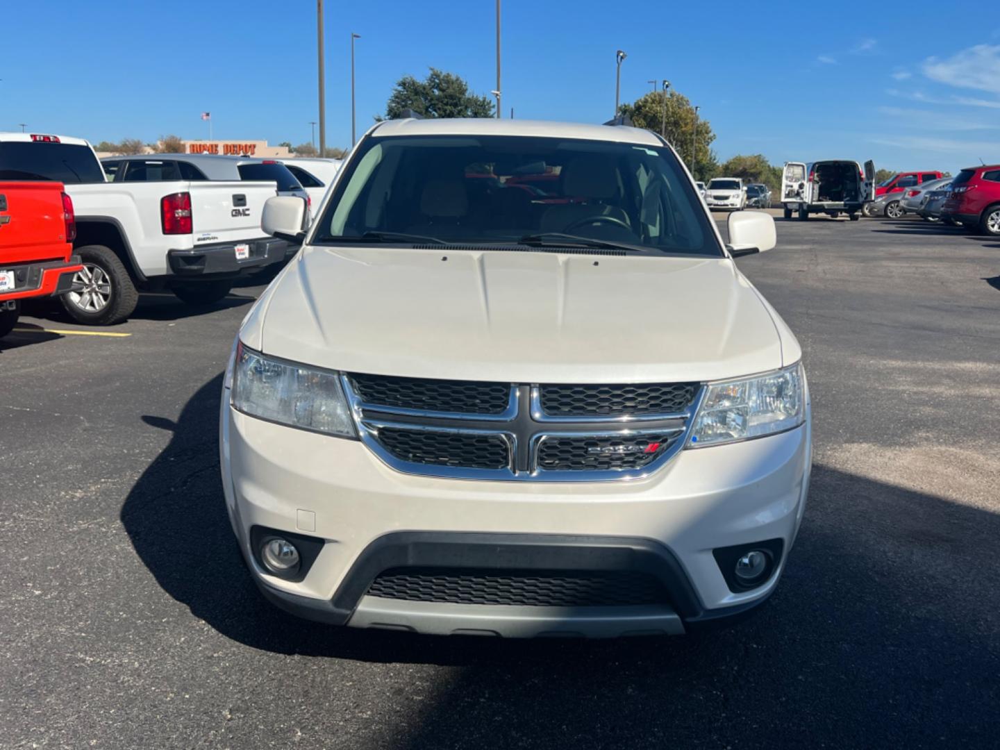 2018 WHITE Dodge Journey SXT (3C4PDCBG7JT) with an 3.6L V6 DOHC 24V engine, 4A transmission, located at 420 I-35E, Lancaster, TX, 75146, (469) 297-4144, 32.593929, -96.823685 - Photo#7