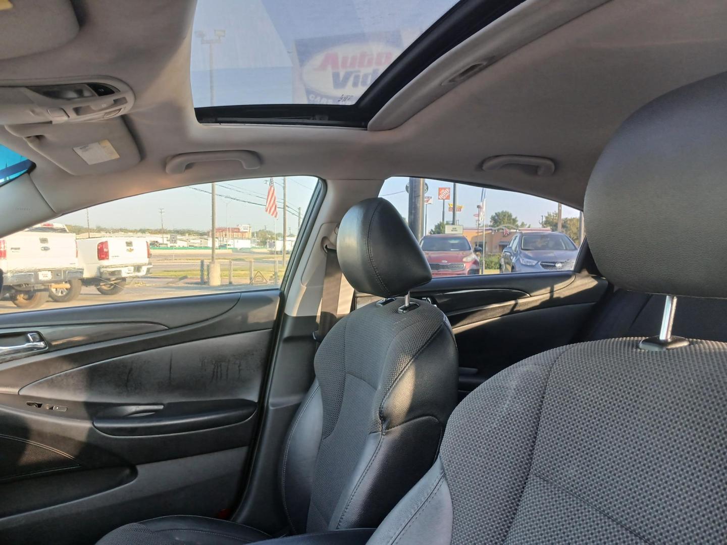 2014 BLACK Hyundai Sonata SE 2.0L TGDI (5NPEC4AB9EH) with an 2.0L L4 DOHC 16V engine, 6-Speed Automatic transmission, located at 420 I-35E, Lancaster, TX, 75146, (469) 297-4144, 32.593929, -96.823685 - Photo#6