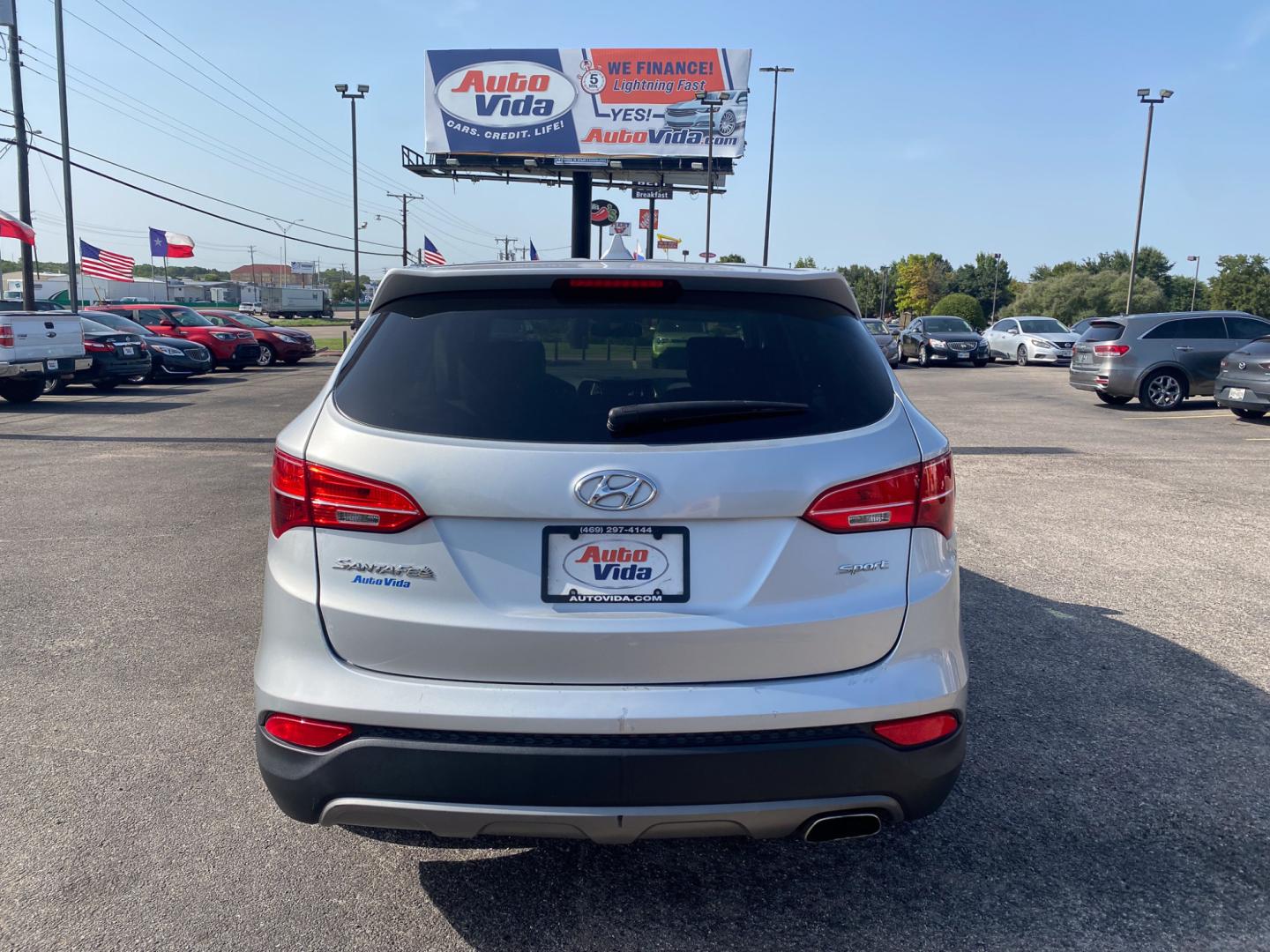 2016 SILVER Hyundai Santa Fe Sport 2.4 FWD (5XYZT3LB9GG) with an 2.4L L4 DOHC 16V engine, 6-Speed Automatic transmission, located at 420 I-35E, Lancaster, TX, 75146, (469) 297-4144, 32.593929, -96.823685 - Photo#3