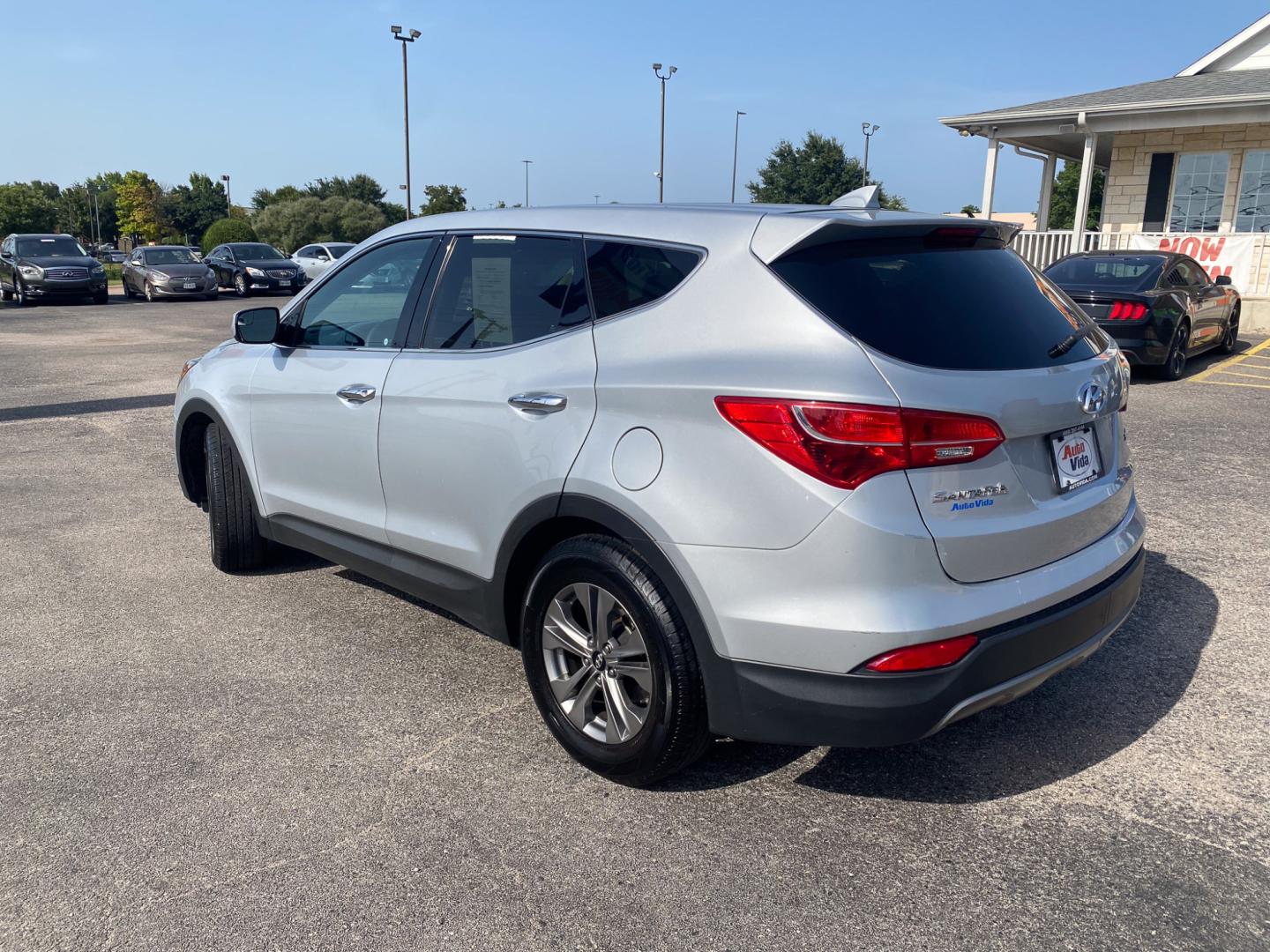 2016 SILVER Hyundai Santa Fe Sport 2.4 FWD (5XYZT3LB9GG) with an 2.4L L4 DOHC 16V engine, 6-Speed Automatic transmission, located at 420 I-35E, Lancaster, TX, 75146, (469) 297-4144, 32.593929, -96.823685 - Photo#4