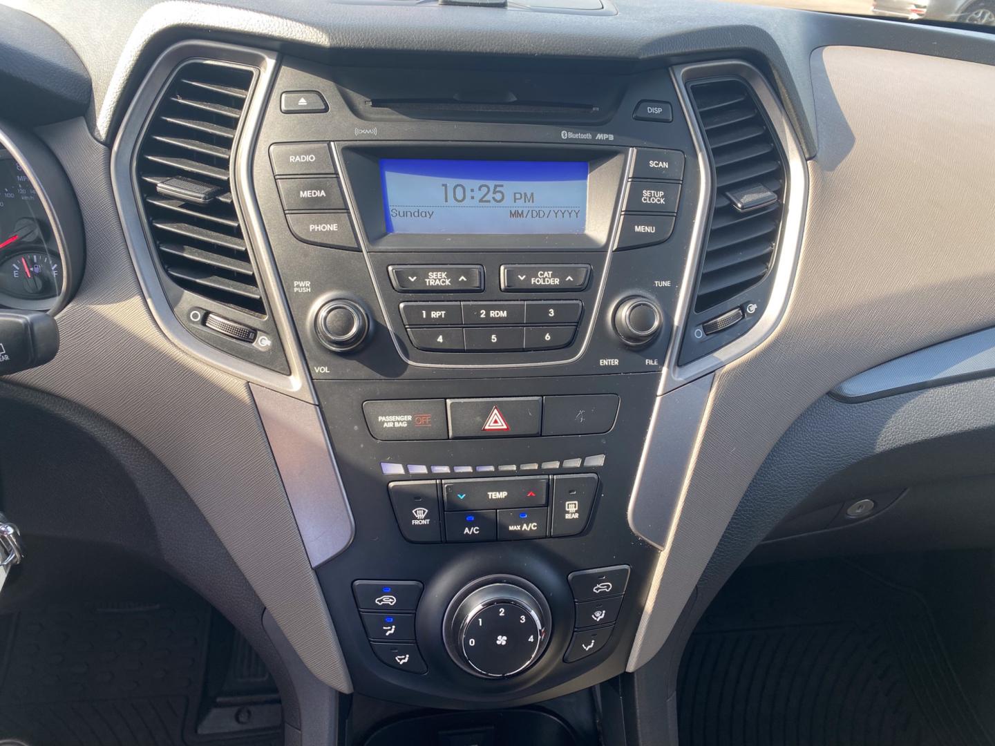 2016 SILVER Hyundai Santa Fe Sport 2.4 FWD (5XYZT3LB9GG) with an 2.4L L4 DOHC 16V engine, 6-Speed Automatic transmission, located at 420 I-35E, Lancaster, TX, 75146, (469) 297-4144, 32.593929, -96.823685 - Photo#10