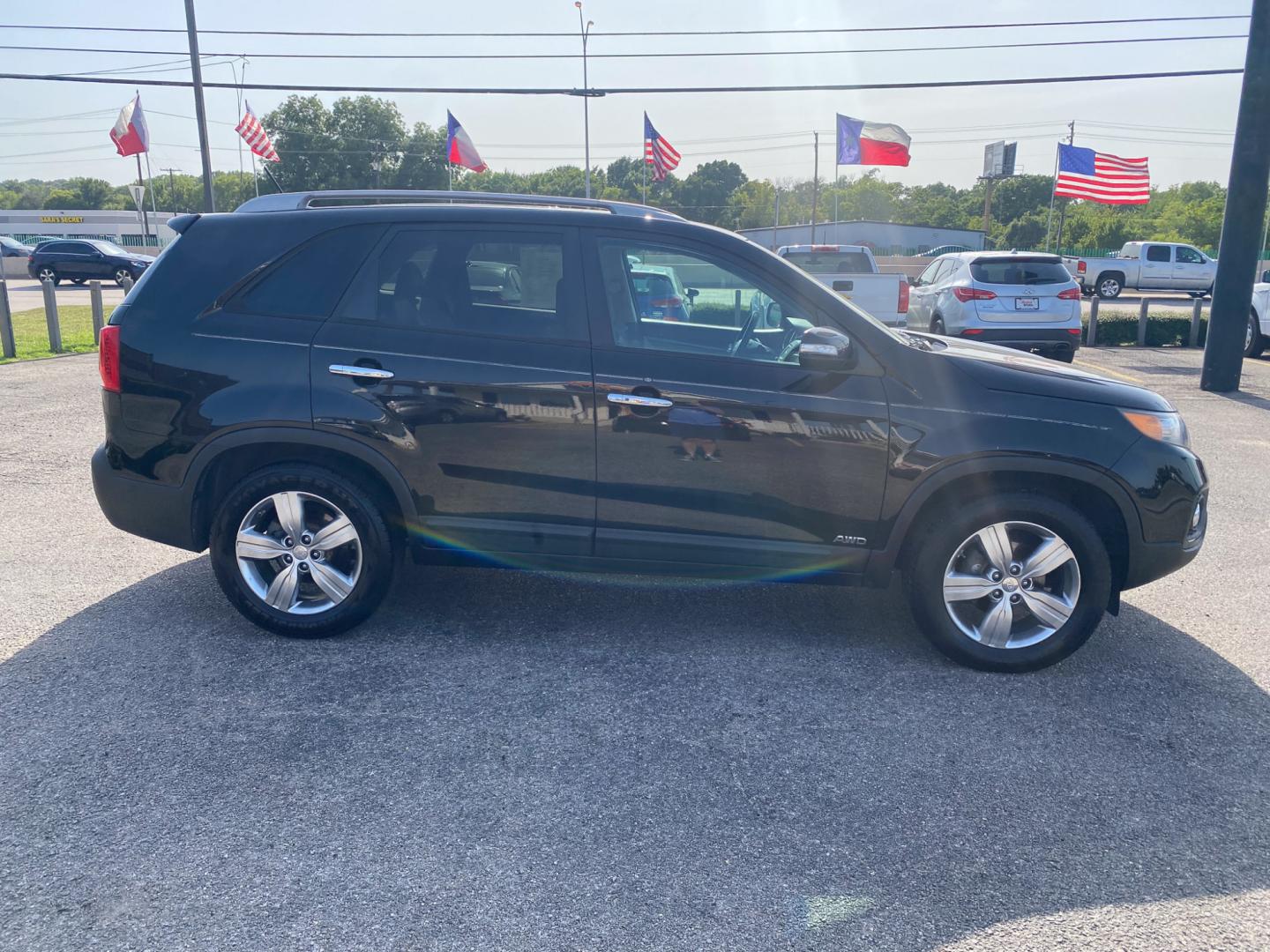 2012 BLACK Kia Sorento EX 4WD (5XYKUCA62CG) with an 2.4L L4 DOHC 16V engine, 6-Speed Automatic transmission, located at 420 I-35E, Lancaster, TX, 75146, (469) 297-4144, 32.593929, -96.823685 - Photo#2