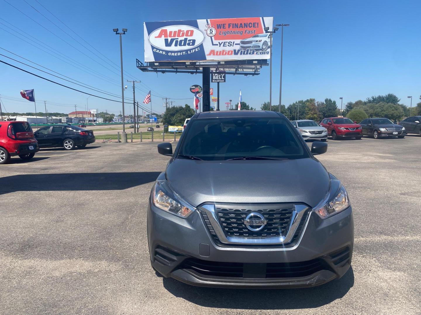 2020 GRAY Nissan Kicks S (3N1CP5BV2LL) with an 1.6L L4 engine, CVT transmission, located at 420 I-35E, Lancaster, TX, 75146, (469) 297-4144, 32.593929, -96.823685 - Photo#0