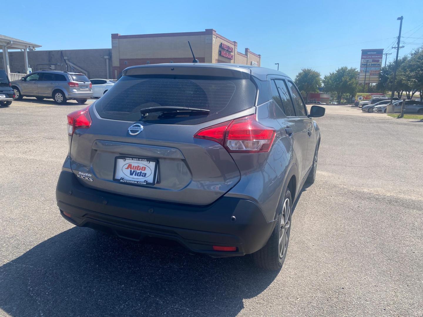 2020 GRAY Nissan Kicks S (3N1CP5BV2LL) with an 1.6L L4 engine, CVT transmission, located at 420 I-35E, Lancaster, TX, 75146, (469) 297-4144, 32.593929, -96.823685 - Photo#2