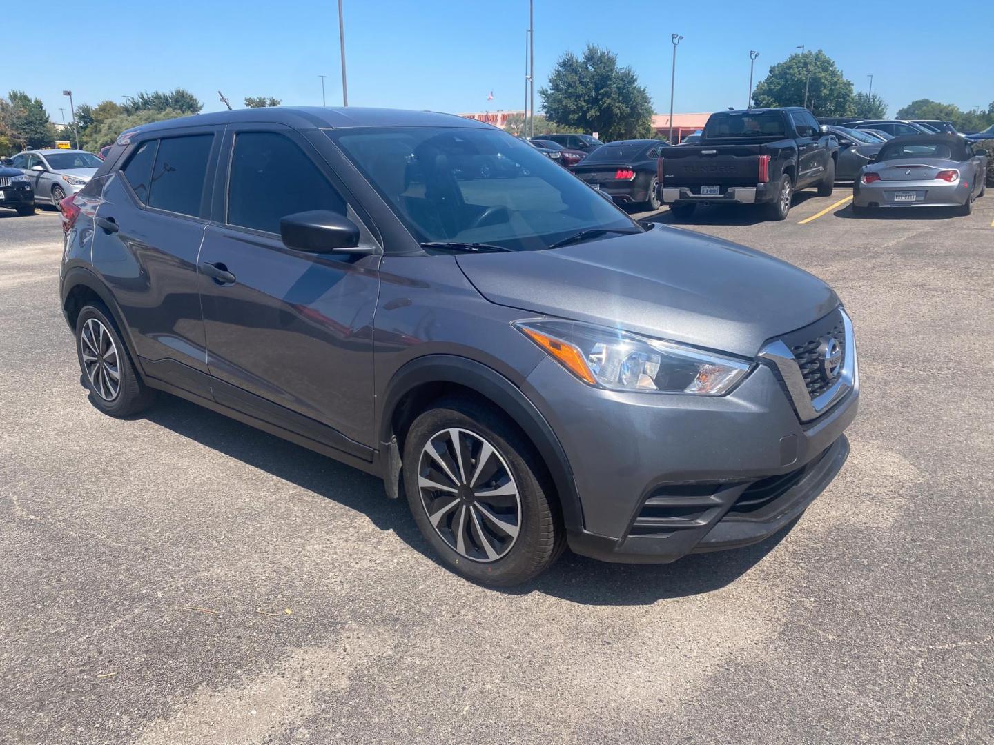 2020 GRAY Nissan Kicks S (3N1CP5BV2LL) with an 1.6L L4 engine, CVT transmission, located at 420 I-35E, Lancaster, TX, 75146, (469) 297-4144, 32.593929, -96.823685 - Photo#3