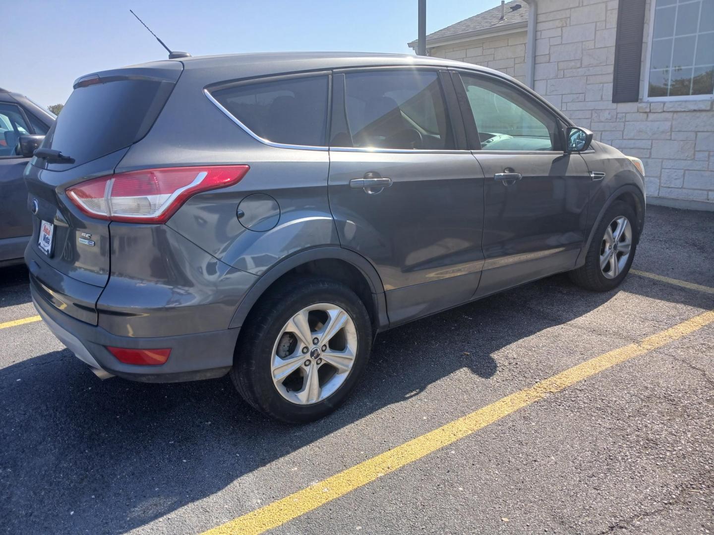 2015 GRAY Ford Escape SE 4WD (1FMCU9GX7FU) with an 1.6L L4 DOHC 16V engine, 6-Speed Automatic transmission, located at 420 I-35E, Lancaster, TX, 75146, (469) 297-4144, 32.593929, -96.823685 - Photo#0