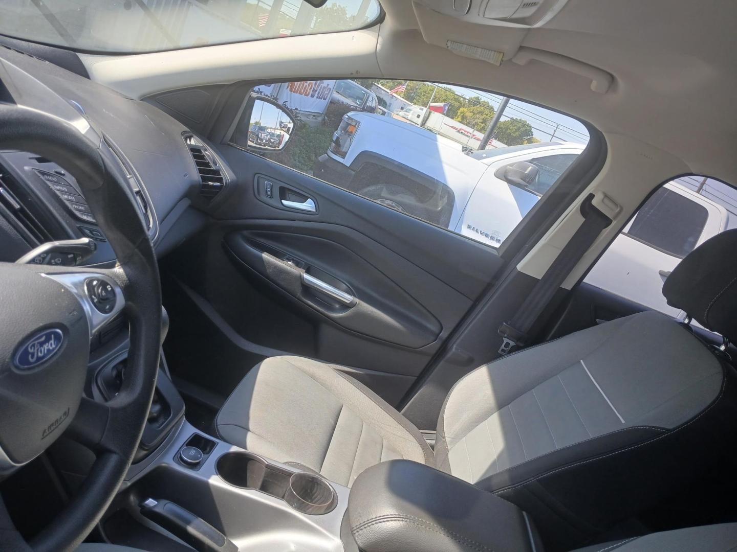 2015 GRAY Ford Escape SE 4WD (1FMCU9GX7FU) with an 1.6L L4 DOHC 16V engine, 6-Speed Automatic transmission, located at 420 I-35E, Lancaster, TX, 75146, (469) 297-4144, 32.593929, -96.823685 - Photo#3