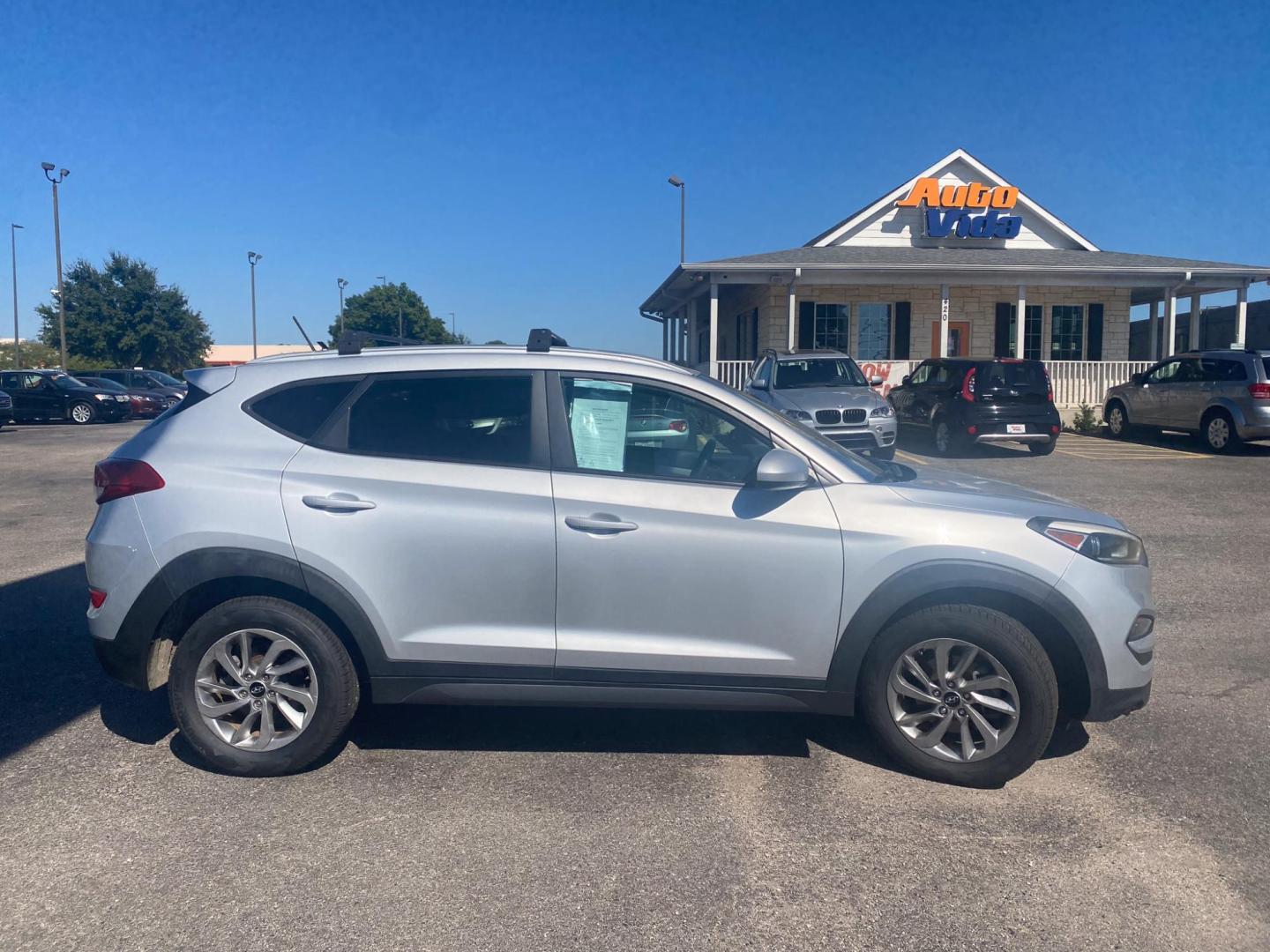 2016 SILVER Hyundai Tucson SE w/Preferred Package (KM8J33A44GU) with an 2.0L L4 DOHC 16V engine, 6A transmission, located at 420 I-35E, Lancaster, TX, 75146, (469) 297-4144, 32.593929, -96.823685 - Photo#0