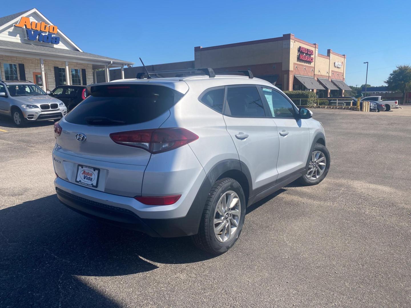 2016 SILVER Hyundai Tucson SE w/Preferred Package (KM8J33A44GU) with an 2.0L L4 DOHC 16V engine, 6A transmission, located at 420 I-35E, Lancaster, TX, 75146, (469) 297-4144, 32.593929, -96.823685 - Photo#3