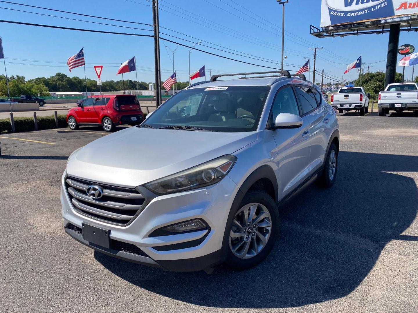 2016 SILVER Hyundai Tucson SE w/Preferred Package (KM8J33A44GU) with an 2.0L L4 DOHC 16V engine, 6A transmission, located at 420 I-35E, Lancaster, TX, 75146, (469) 297-4144, 32.593929, -96.823685 - Photo#8