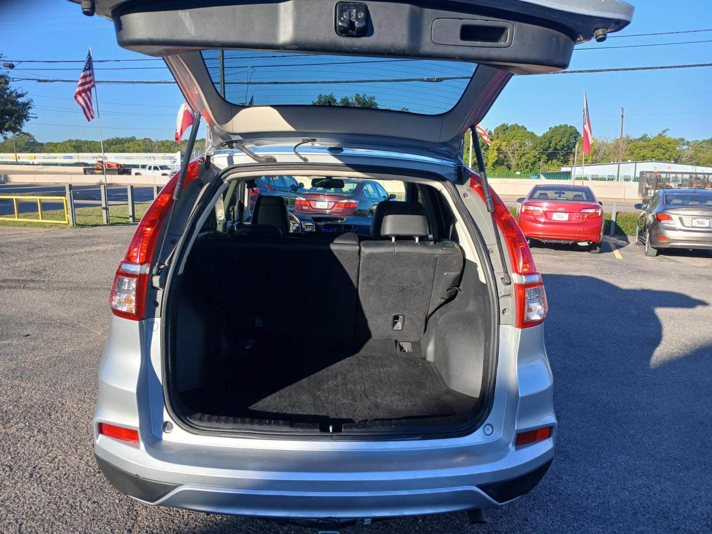 2016 SILVER Honda CR-V EX-L 2WD (2HKRM3H72GH) with an 2.4L L4 DOHC 16V engine, CVT transmission, located at 420 I-35E, Lancaster, TX, 75146, (469) 297-4144, 32.593929, -96.823685 - Photo#3