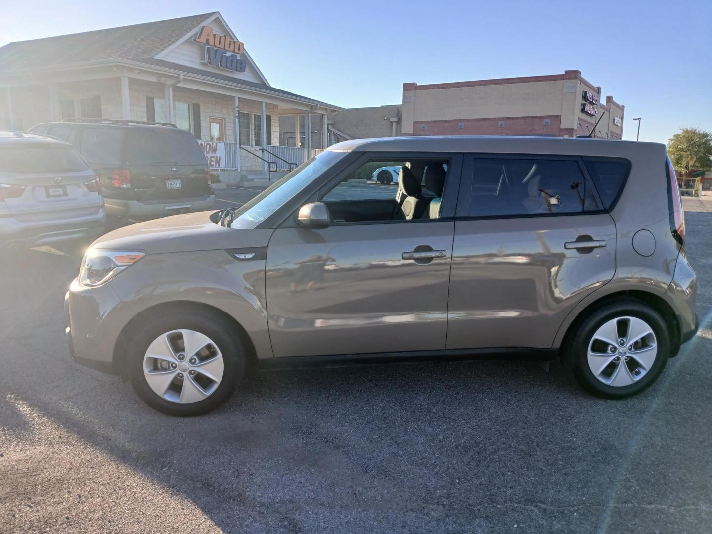 2014 BROWN Kia Soul Base (KNDJN2A27E7) with an 1.6L L4 DOHC 16V engine, located at 420 I-35E, Lancaster, TX, 75146, (469) 297-4144, 32.593929, -96.823685 - Photo#1