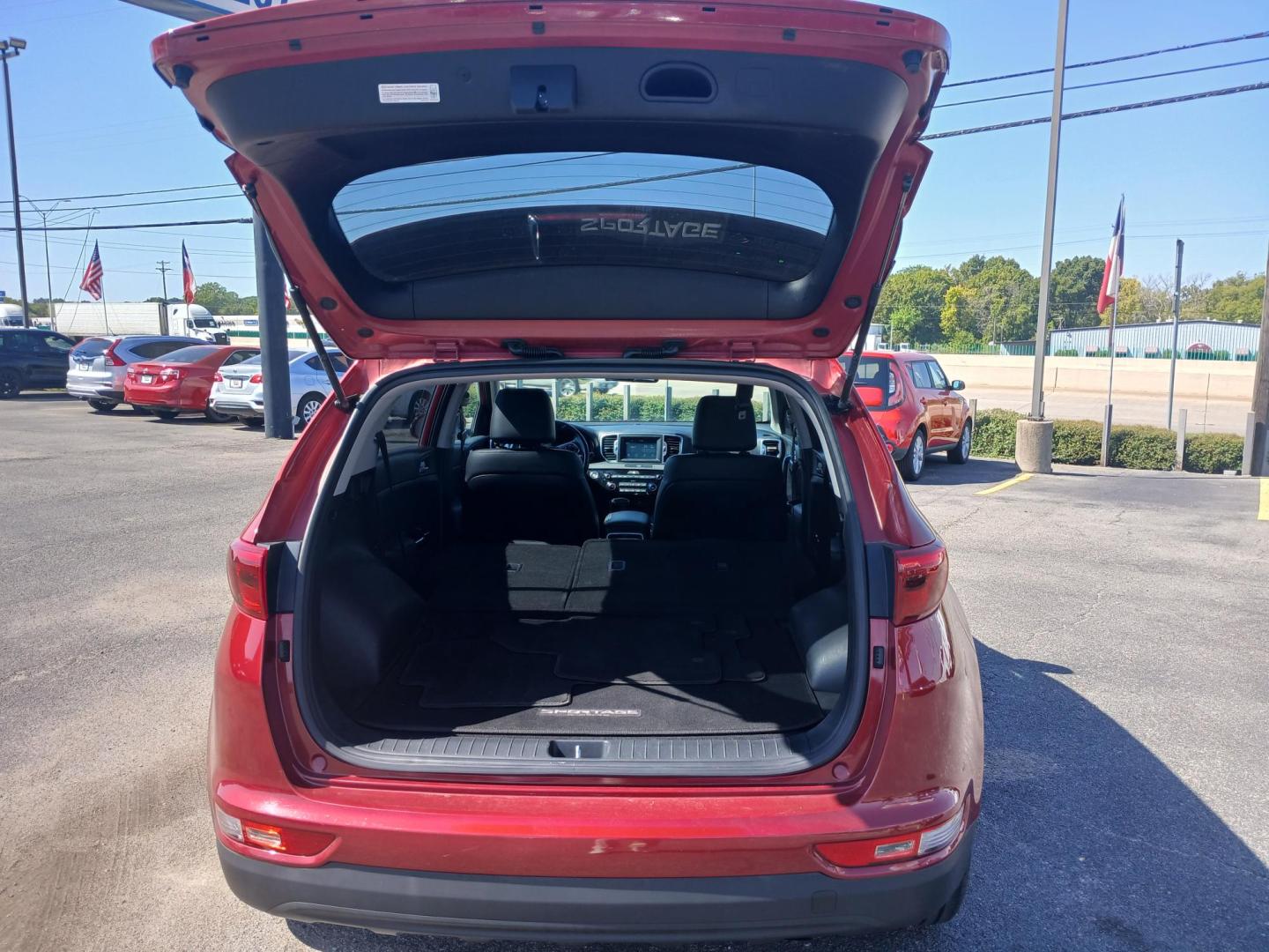 2019 RED Kia Sportage EX FWD (KNDPN3AC5K7) with an 2.4L V6 DOHC 24V engine, 6A transmission, located at 420 I-35E, Lancaster, TX, 75146, (469) 297-4144, 32.593929, -96.823685 - Photo#4