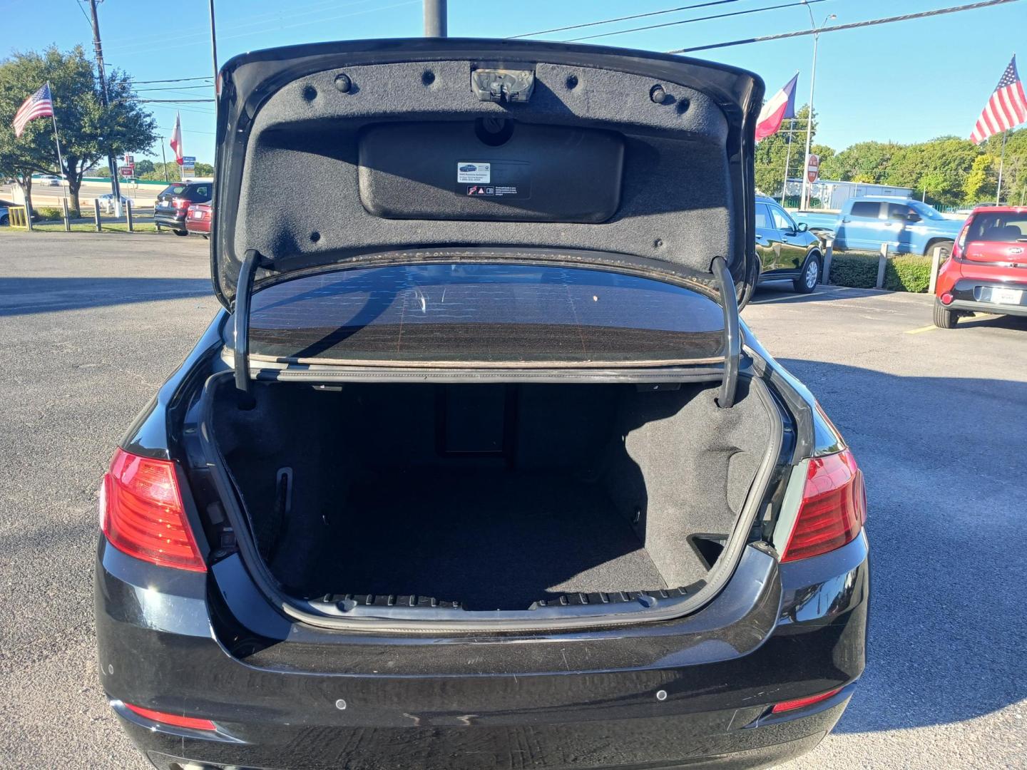 2015 BLACK BMW 5-Series 528i (WBA5A5C5XFD) with an 2.0L L4 DOHC 16V TURBO engine, 8-Speed Automatic transmission, located at 420 I-35E, Lancaster, TX, 75146, (469) 297-4144, 32.593929, -96.823685 - Photo#4