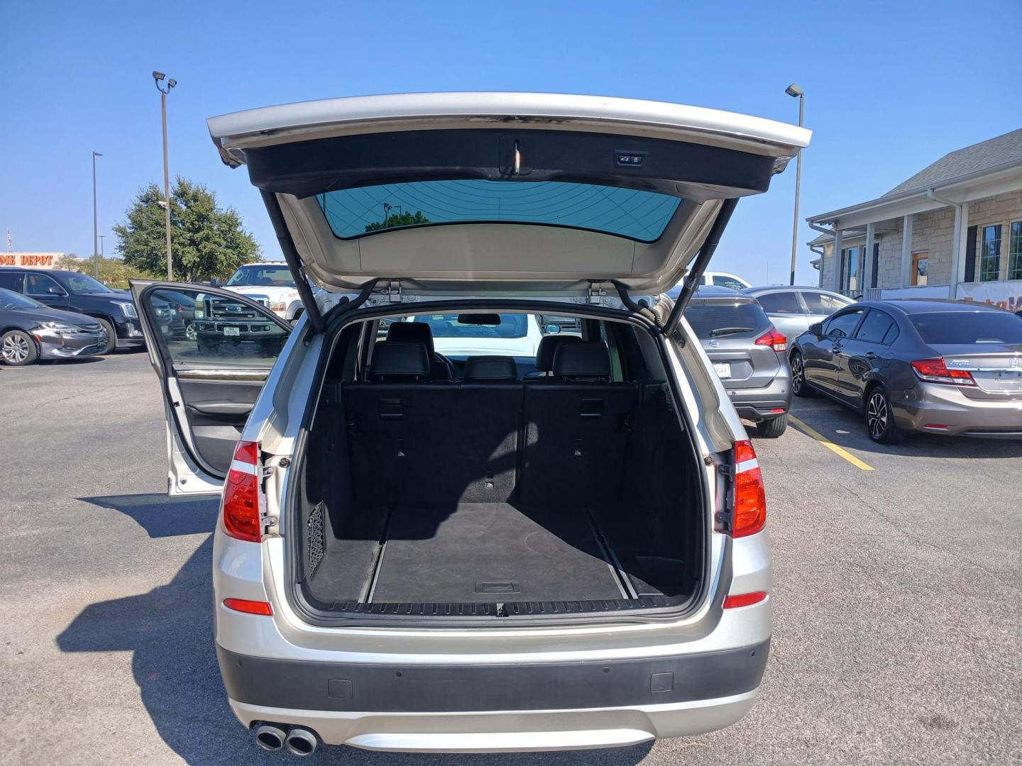 2016 SILVER BMW X3 xDrive28i (5UXWX9C52G0) with an 2.0L L4 DOHC 16V engine, 8-Speed Automatic transmission, located at 420 I-35E, Lancaster, TX, 75146, (469) 297-4144, 32.593929, -96.823685 - Photo#4