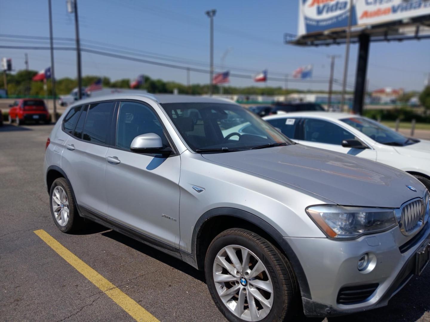 2013 SILVER BMW X5 xDrive35i (5UXZV4C51D0) with an 3.5L L6 DOHC 24V engine, 6-Speed Automatic transmission, located at 420 I-35E, Lancaster, TX, 75146, (469) 297-4144, 32.593929, -96.823685 - Photo#0