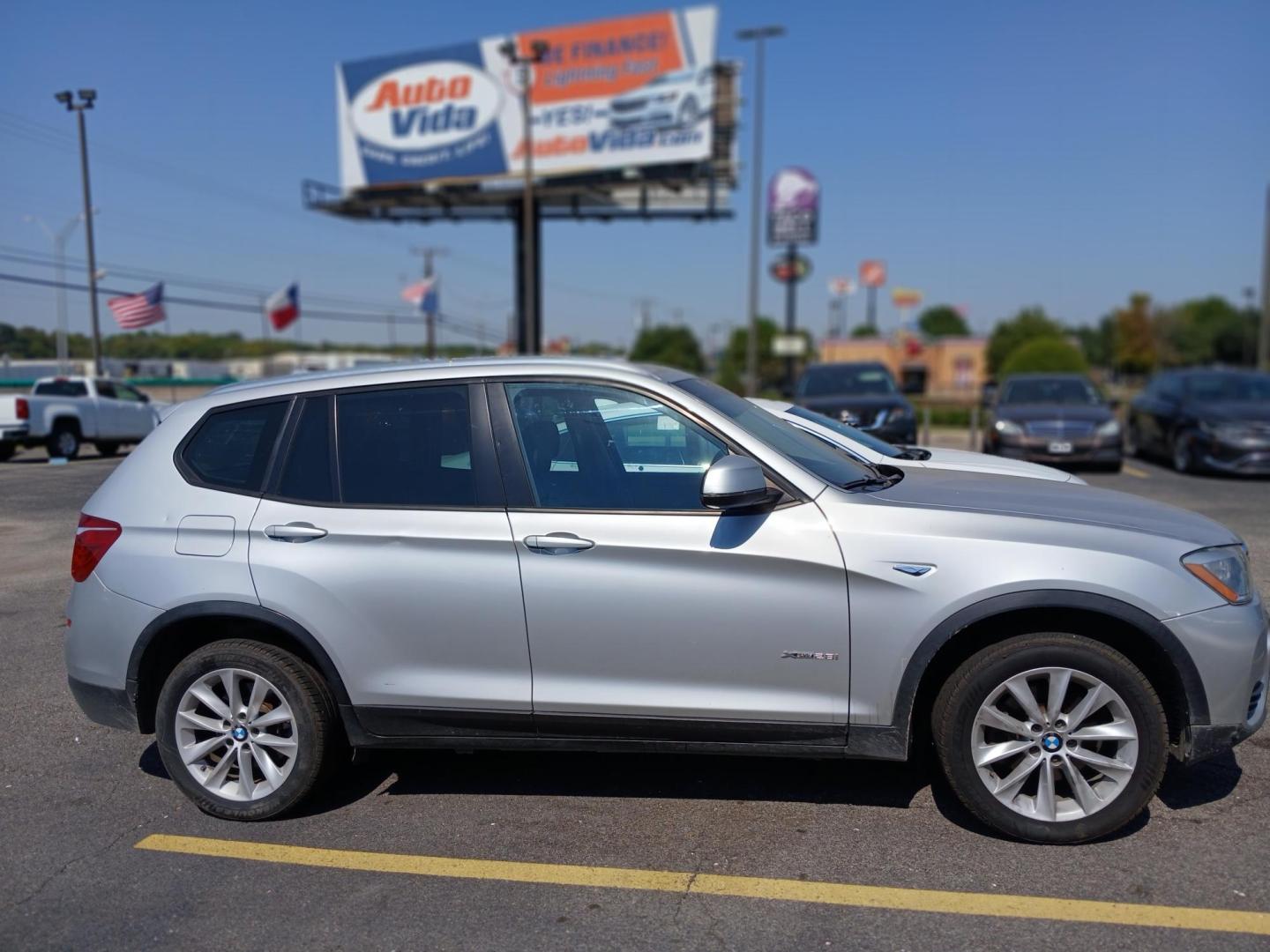 2013 SILVER BMW X5 xDrive35i (5UXZV4C51D0) with an 3.5L L6 DOHC 24V engine, 6-Speed Automatic transmission, located at 420 I-35E, Lancaster, TX, 75146, (469) 297-4144, 32.593929, -96.823685 - Photo#1