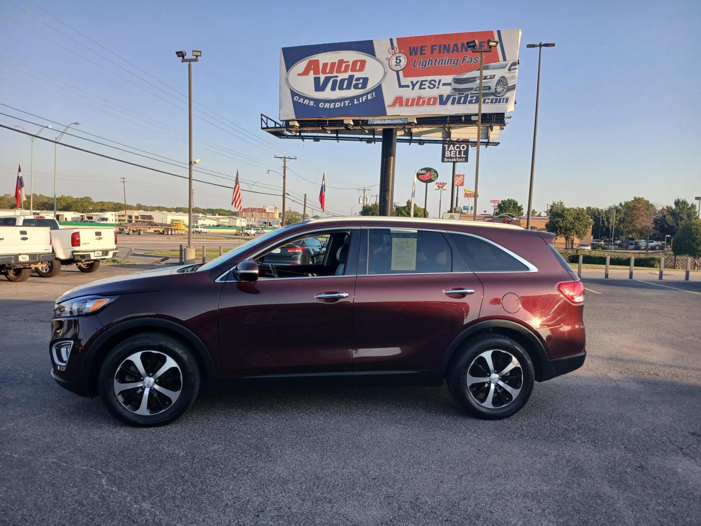 2018 PURPLE Kia Sorento EX 2WD (5XYPH4A1XJG) with an 2.0L L4 DOHC 16V engine, 6A transmission, located at 420 I-35E, Lancaster, TX, 75146, (469) 297-4144, 32.593929, -96.823685 - Photo#1