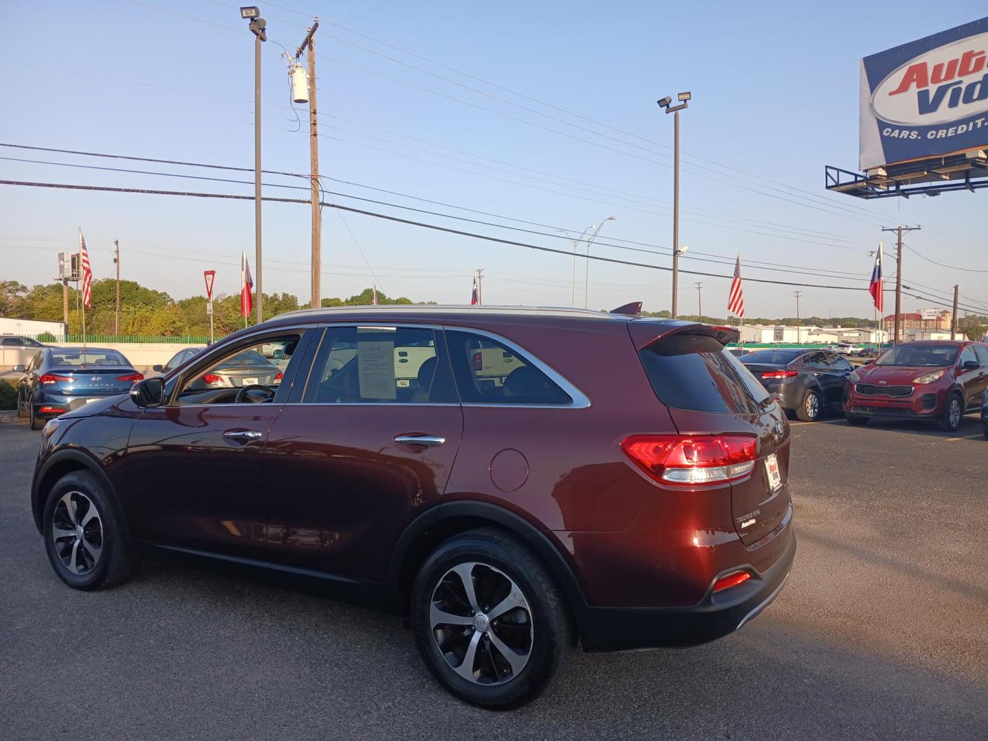 2018 PURPLE Kia Sorento EX 2WD (5XYPH4A1XJG) with an 2.0L L4 DOHC 16V engine, 6A transmission, located at 420 I-35E, Lancaster, TX, 75146, (469) 297-4144, 32.593929, -96.823685 - Photo#2