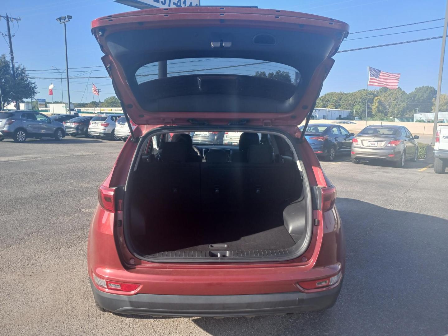 2018 RED Kia Sportage LX FWD (KNDPM3AC6J7) with an 2.4L V6 DOHC 24V engine, 6A transmission, located at 420 I-35E, Lancaster, TX, 75146, (469) 297-4144, 32.593929, -96.823685 - Photo#3