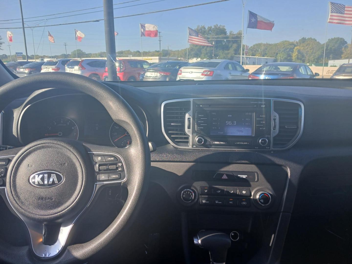 2018 RED Kia Sportage LX FWD (KNDPM3AC6J7) with an 2.4L V6 DOHC 24V engine, 6A transmission, located at 420 I-35E, Lancaster, TX, 75146, (469) 297-4144, 32.593929, -96.823685 - Photo#4