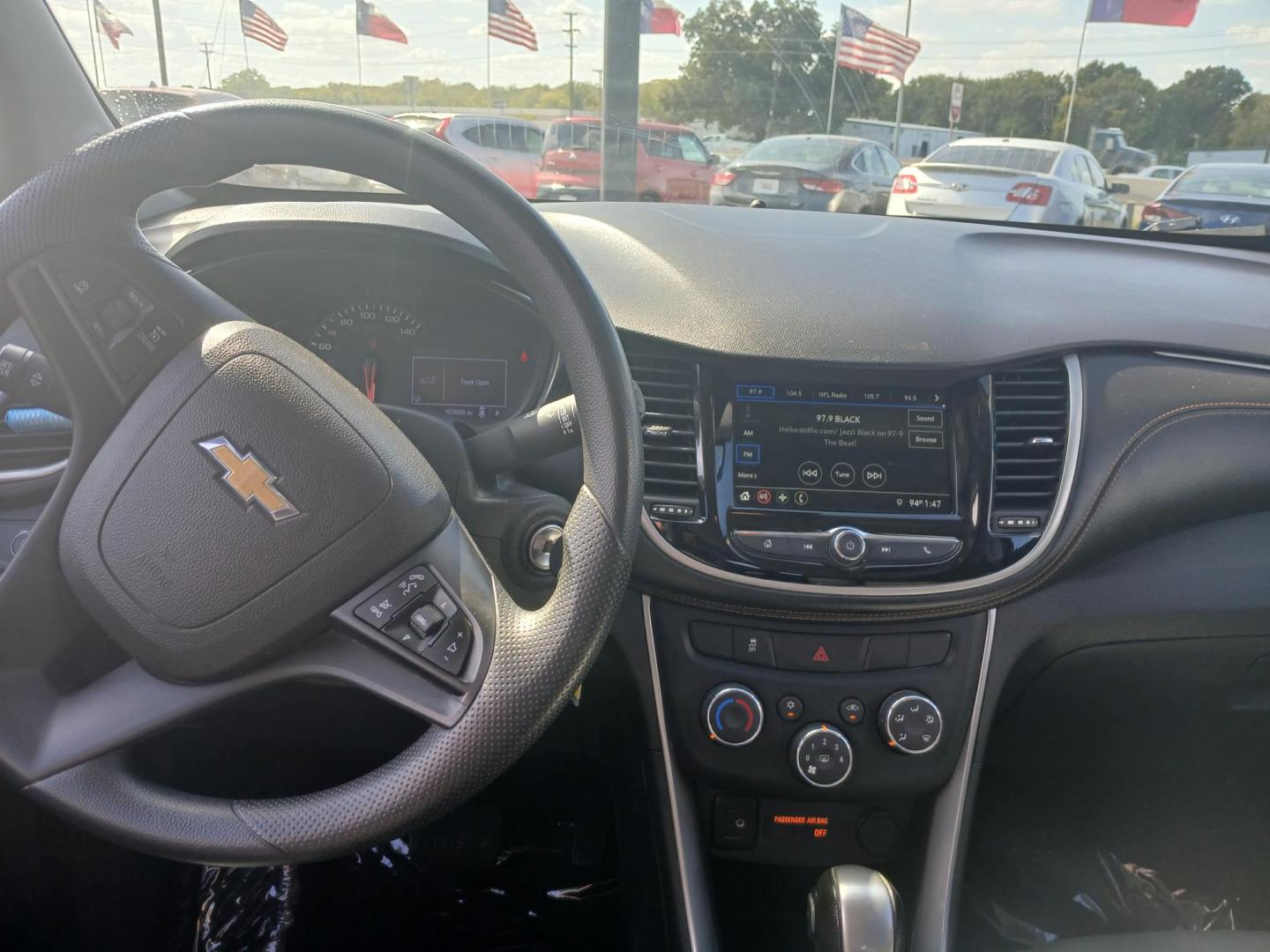 2019 SILVER Chevrolet Trax LT FWD (3GNCJLSB7KL) with an 1.4L L4 DOHC 16V engine, 6A transmission, located at 420 I-35E, Lancaster, TX, 75146, (469) 297-4144, 32.593929, -96.823685 - Photo#4