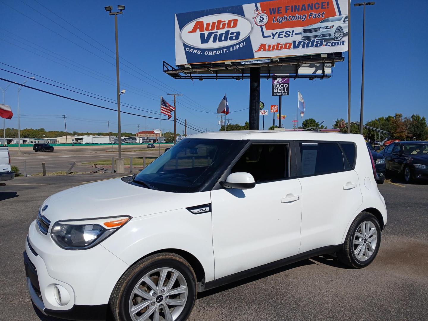 2018 WHITE Kia Soul + (KNDJP3A50J7) with an 2.0L L4 DOHC 16V engine, 6A transmission, located at 420 I-35E, Lancaster, TX, 75146, (469) 297-4144, 32.593929, -96.823685 - Photo#0