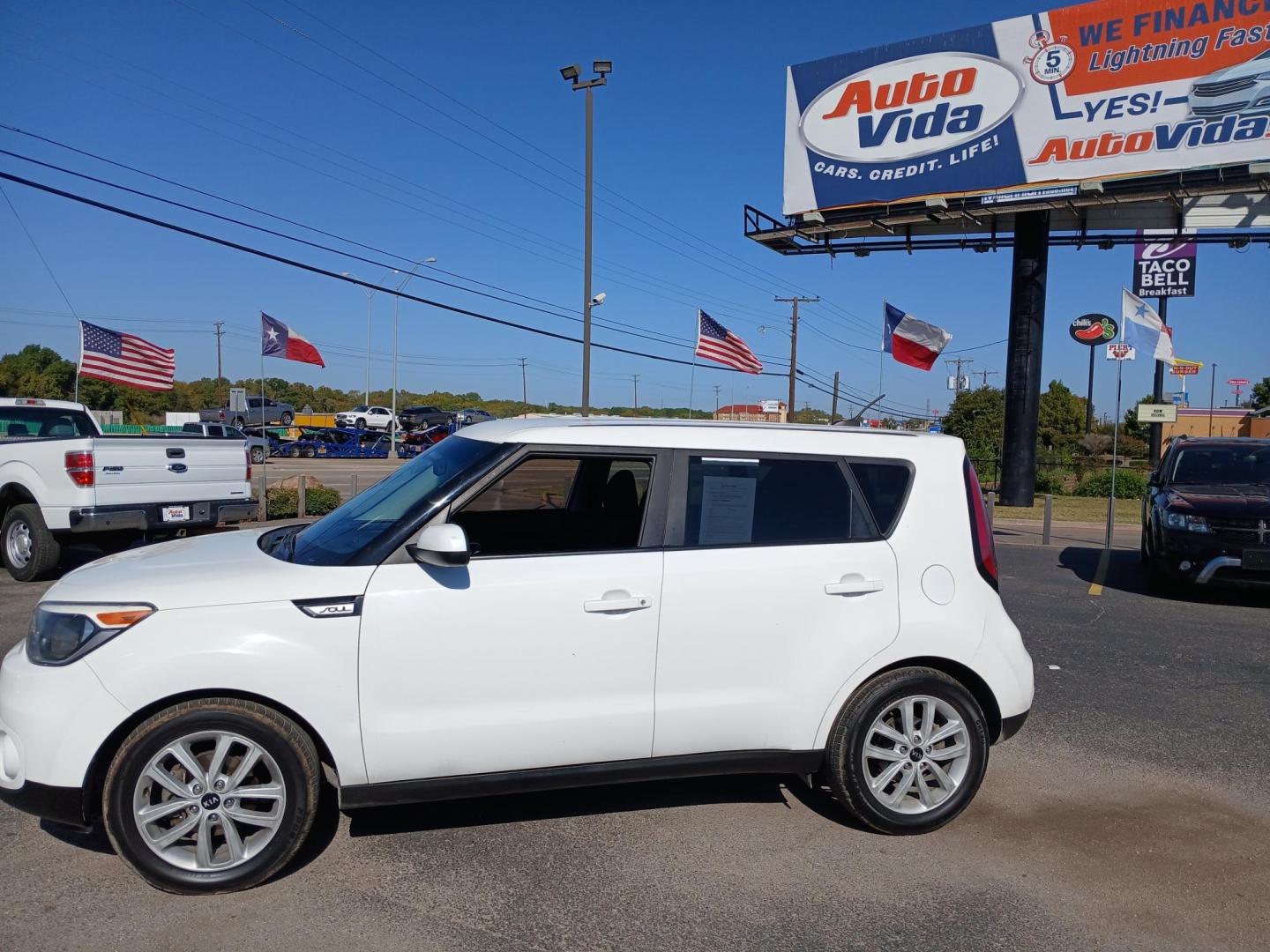 2018 WHITE Kia Soul + (KNDJP3A50J7) with an 2.0L L4 DOHC 16V engine, 6A transmission, located at 420 I-35E, Lancaster, TX, 75146, (469) 297-4144, 32.593929, -96.823685 - Photo#1