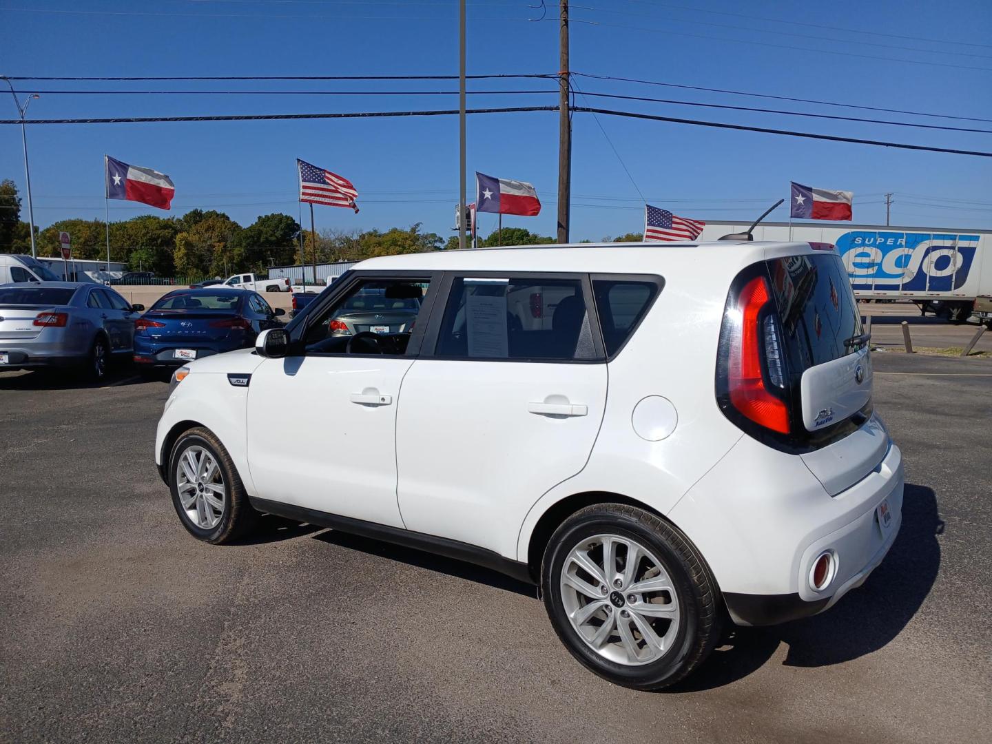 2018 WHITE Kia Soul + (KNDJP3A50J7) with an 2.0L L4 DOHC 16V engine, 6A transmission, located at 420 I-35E, Lancaster, TX, 75146, (469) 297-4144, 32.593929, -96.823685 - Photo#2