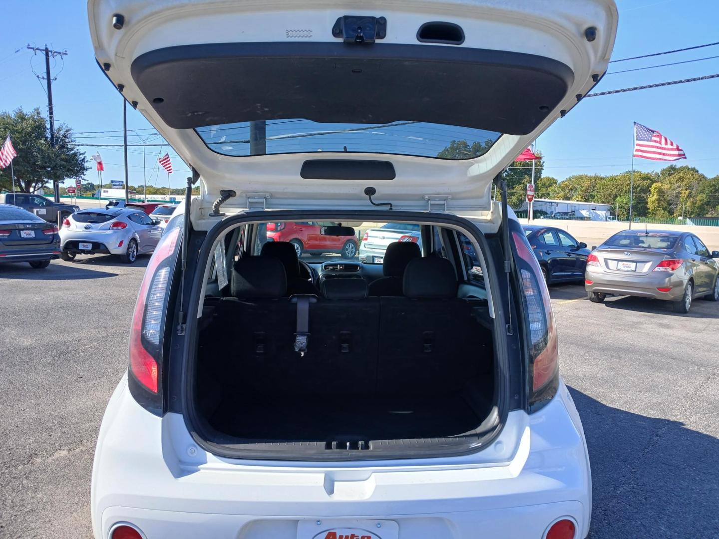 2018 WHITE Kia Soul + (KNDJP3A50J7) with an 2.0L L4 DOHC 16V engine, 6A transmission, located at 420 I-35E, Lancaster, TX, 75146, (469) 297-4144, 32.593929, -96.823685 - Photo#3