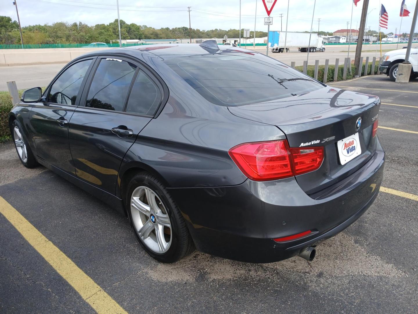 2015 GRAY BMW 3-Series 320i xDrive (WBA3C3G5XFN) with an 2.0L L4 DOHC 16V engine, 8A transmission, located at 420 I-35E, Lancaster, TX, 75146, (469) 297-4144, 32.593929, -96.823685 - Photo#2