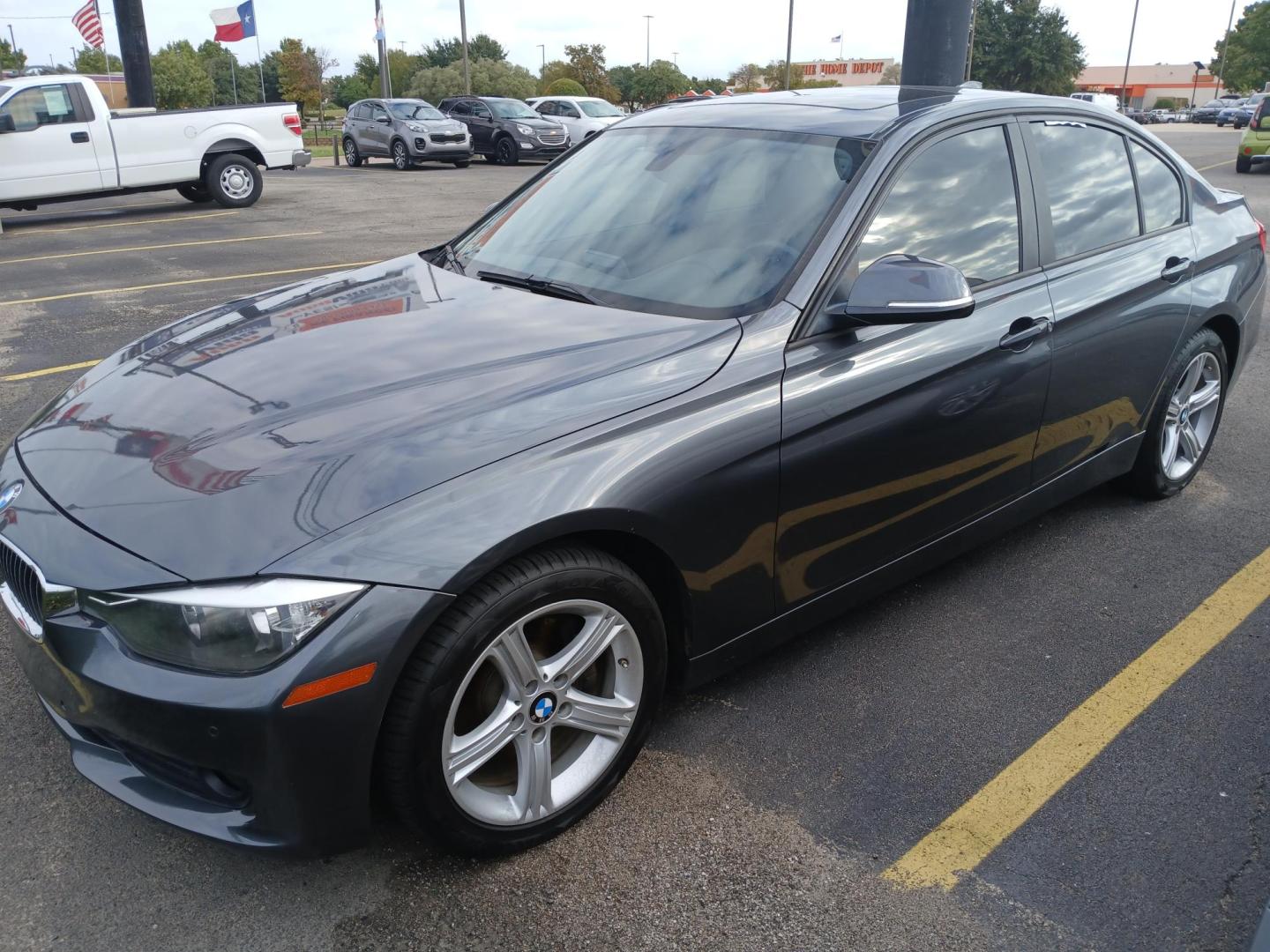 2015 GRAY BMW 3-Series 320i xDrive (WBA3C3G5XFN) with an 2.0L L4 DOHC 16V engine, 8A transmission, located at 420 I-35E, Lancaster, TX, 75146, (469) 297-4144, 32.593929, -96.823685 - Photo#3