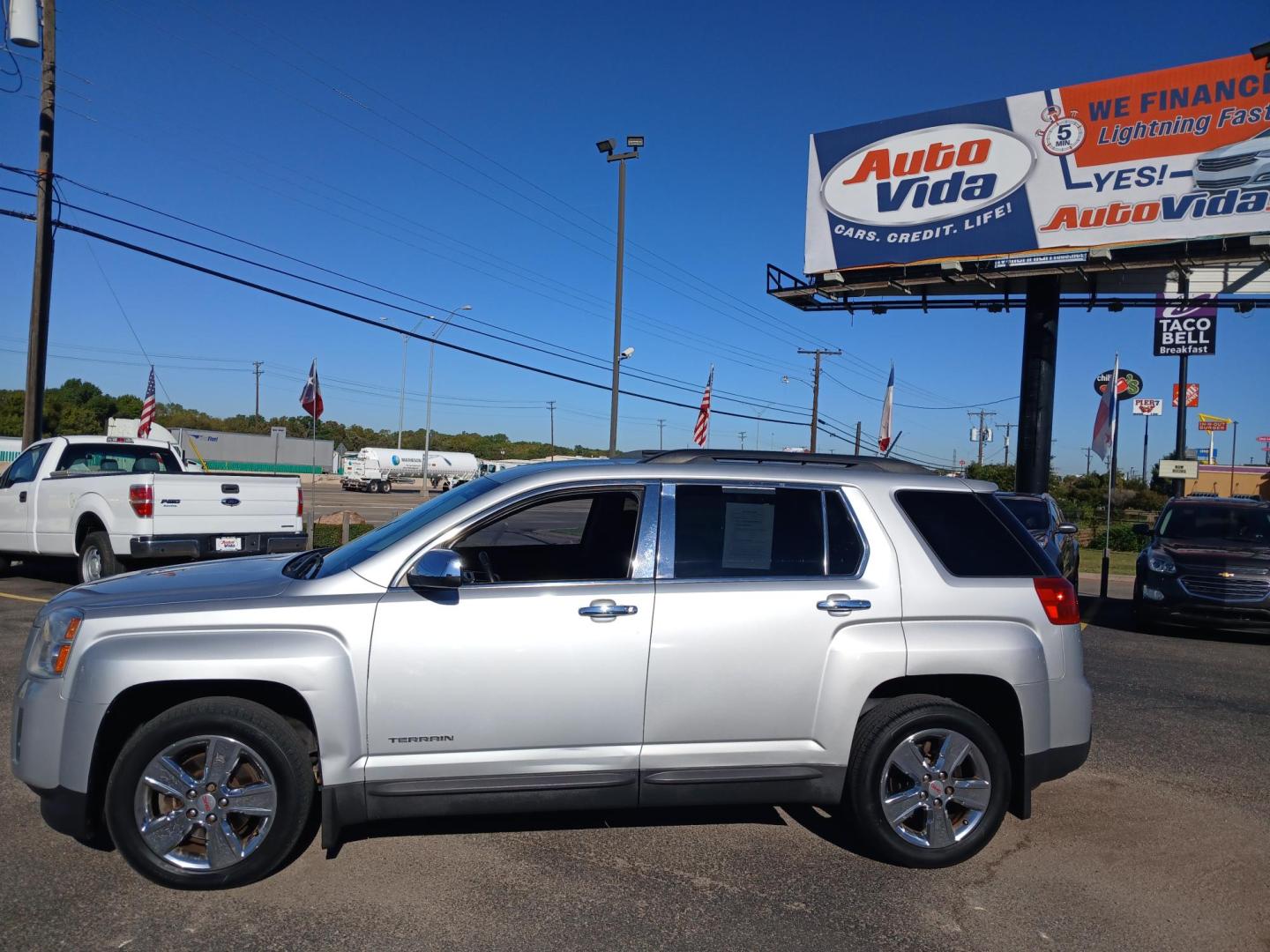 2015 SILVER GMC Terrain SLE2 FWD (2GKALREK8F6) with an 2.4L L4 DOHC 16V FFV engine, 6-Speed Automatic transmission, located at 420 I-35E, Lancaster, TX, 75146, (469) 297-4144, 32.593929, -96.823685 - Photo#1