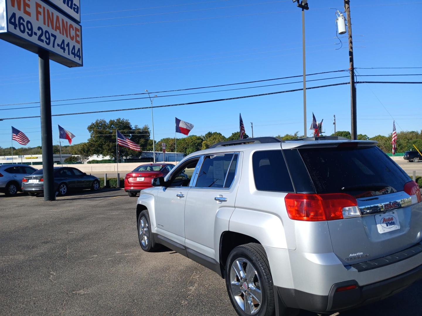 2015 SILVER GMC Terrain SLE2 FWD (2GKALREK8F6) with an 2.4L L4 DOHC 16V FFV engine, 6-Speed Automatic transmission, located at 420 I-35E, Lancaster, TX, 75146, (469) 297-4144, 32.593929, -96.823685 - Photo#2