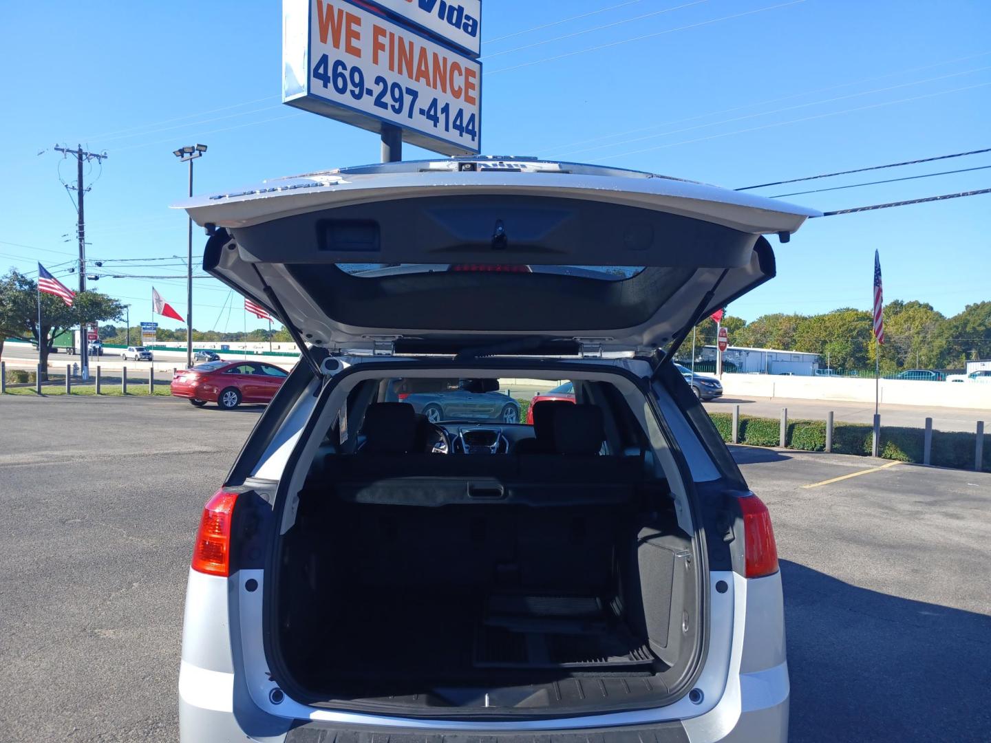 2015 SILVER GMC Terrain SLE2 FWD (2GKALREK8F6) with an 2.4L L4 DOHC 16V FFV engine, 6-Speed Automatic transmission, located at 420 I-35E, Lancaster, TX, 75146, (469) 297-4144, 32.593929, -96.823685 - Photo#3