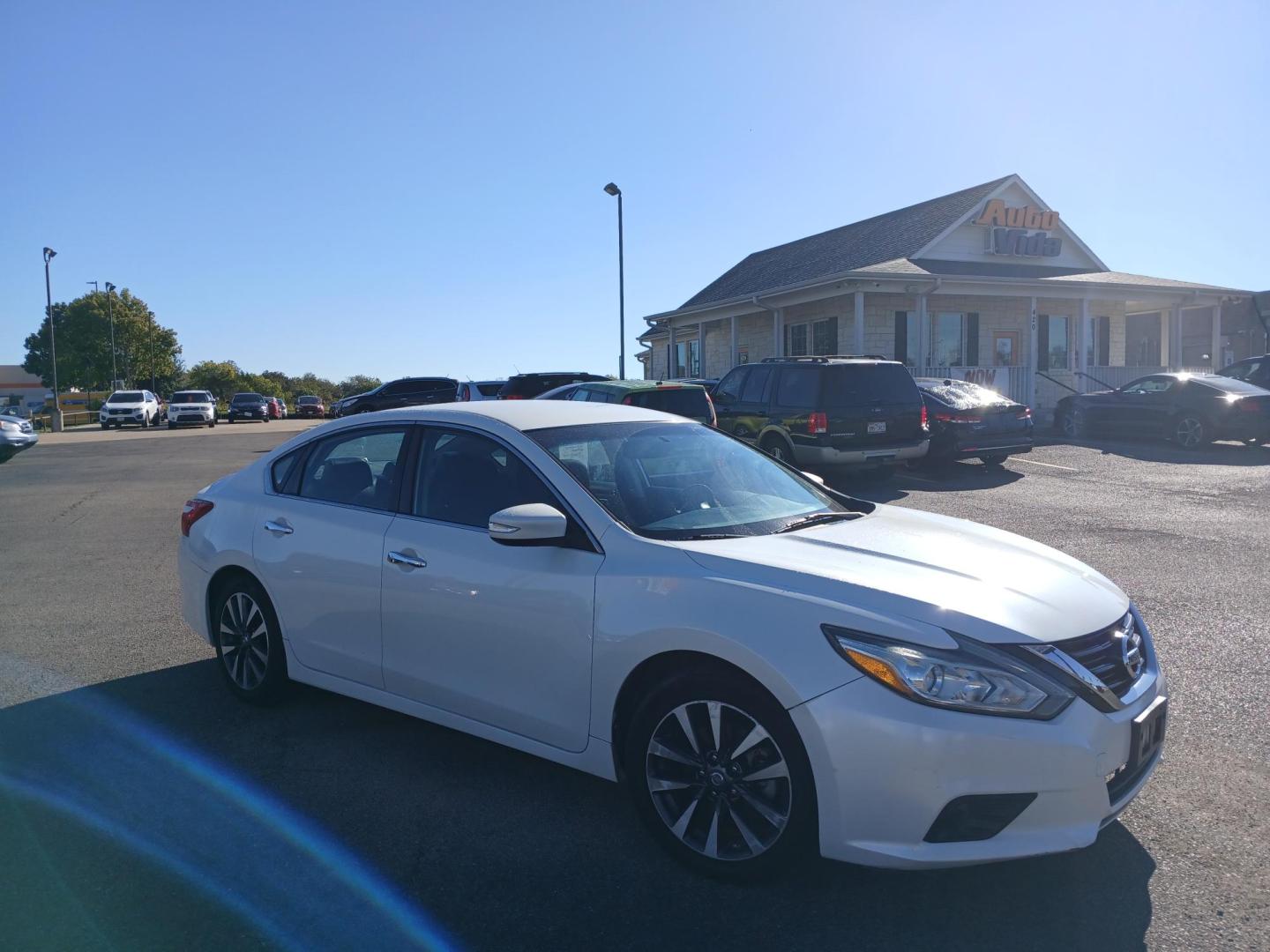 2017 WHITE Nissan Altima 2.5 S (1N4AL3AP2HC) with an 2.5L L4 DOHC 16V engine, CVT transmission, located at 420 I-35E, Lancaster, TX, 75146, (469) 297-4144, 32.593929, -96.823685 - Photo#0