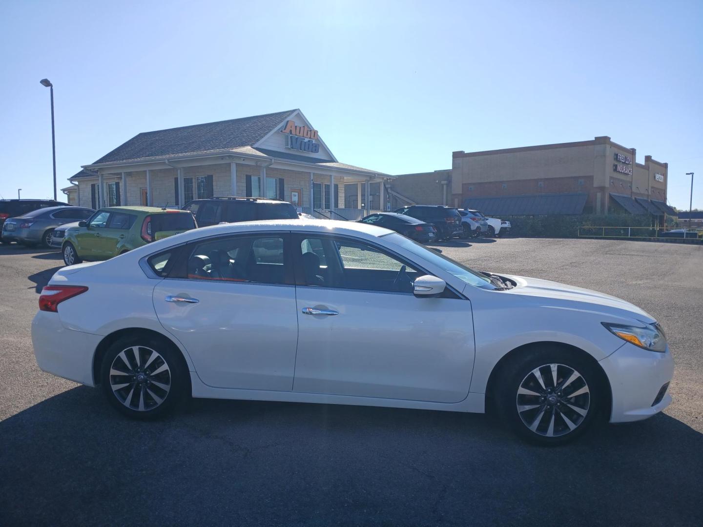 2017 WHITE Nissan Altima 2.5 S (1N4AL3AP2HC) with an 2.5L L4 DOHC 16V engine, CVT transmission, located at 420 I-35E, Lancaster, TX, 75146, (469) 297-4144, 32.593929, -96.823685 - Photo#1