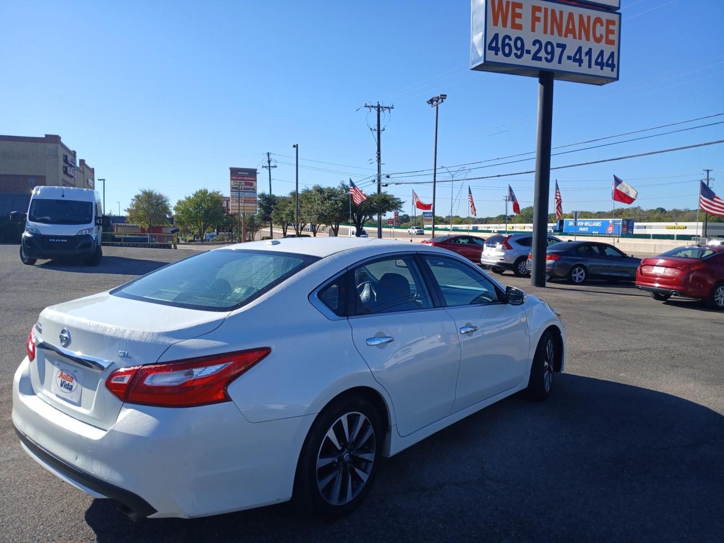 2017 WHITE Nissan Altima 2.5 S (1N4AL3AP2HC) with an 2.5L L4 DOHC 16V engine, CVT transmission, located at 420 I-35E, Lancaster, TX, 75146, (469) 297-4144, 32.593929, -96.823685 - Photo#2