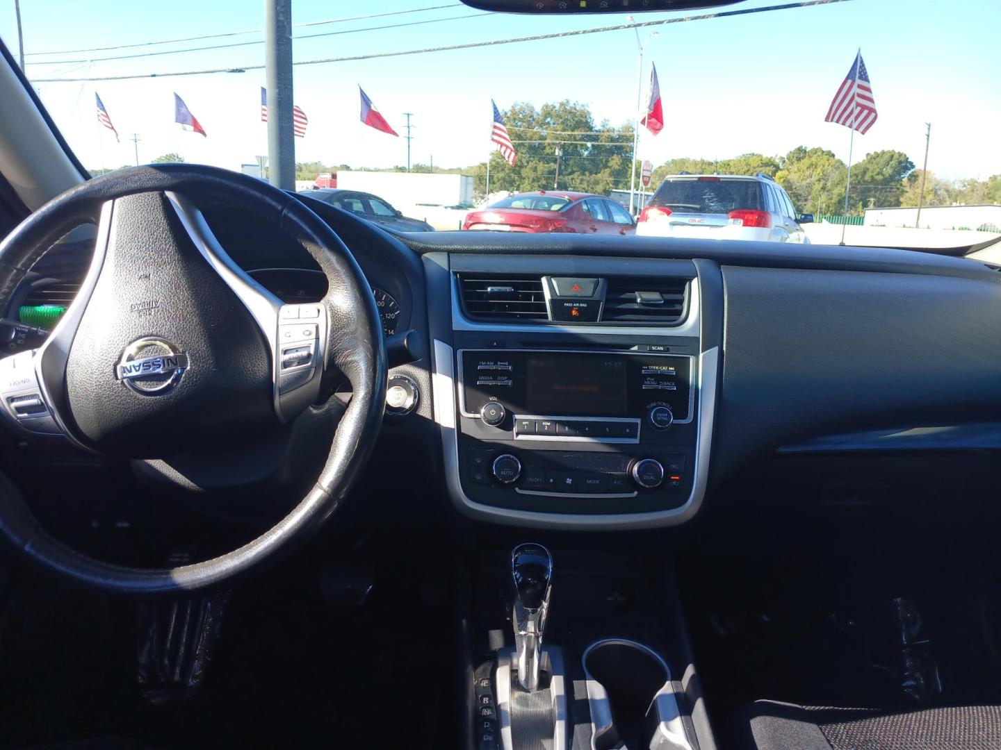 2017 WHITE Nissan Altima 2.5 S (1N4AL3AP2HC) with an 2.5L L4 DOHC 16V engine, CVT transmission, located at 420 I-35E, Lancaster, TX, 75146, (469) 297-4144, 32.593929, -96.823685 - Photo#4