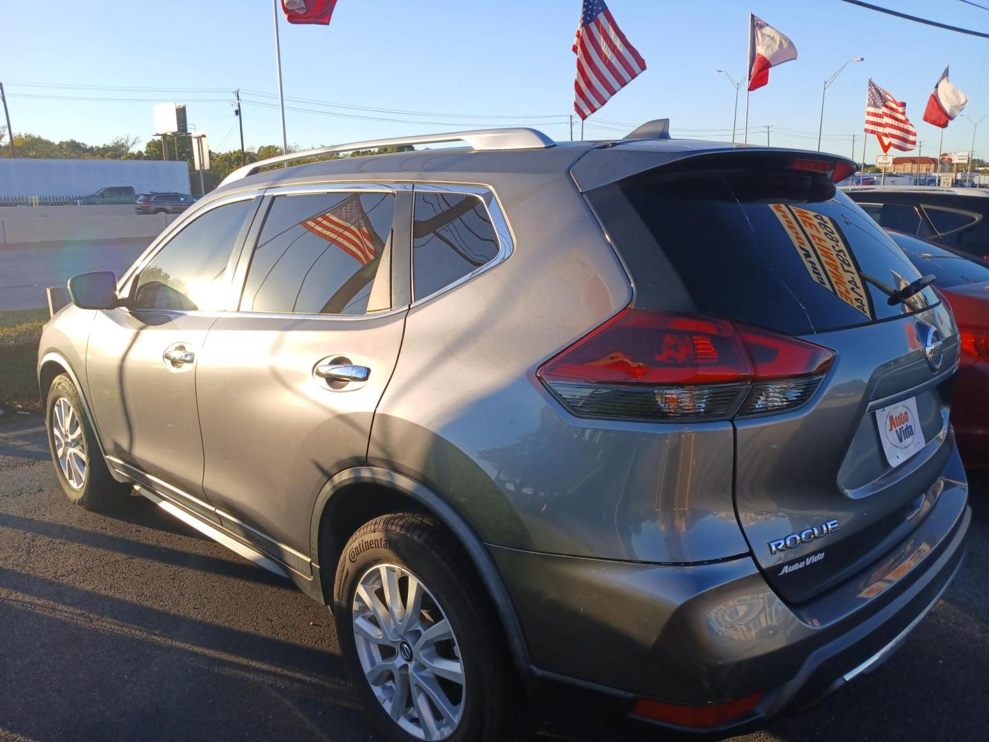 2018 GRAY Nissan Rogue S 2WD (KNMAT2MT9JP) with an 2.5L L4 DOHC 16V engine, CVT transmission, located at 420 I-35E, Lancaster, TX, 75146, (469) 297-4144, 32.593929, -96.823685 - Photo#1