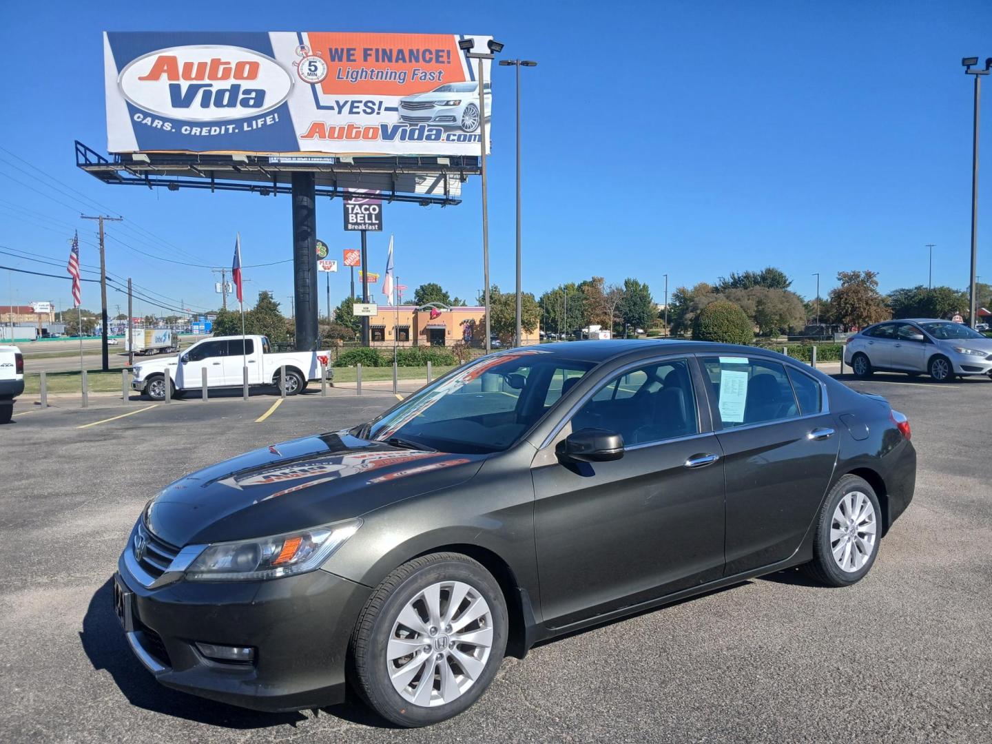 2014 GRAY Honda Accord EX-L Sedan CVT (1HGCR2F82EA) with an 2.4L L4 DOHC 16V engine, Continuously Variable Transmission transmission, located at 420 I-35E, Lancaster, TX, 75146, (469) 297-4144, 32.593929, -96.823685 - Photo#2