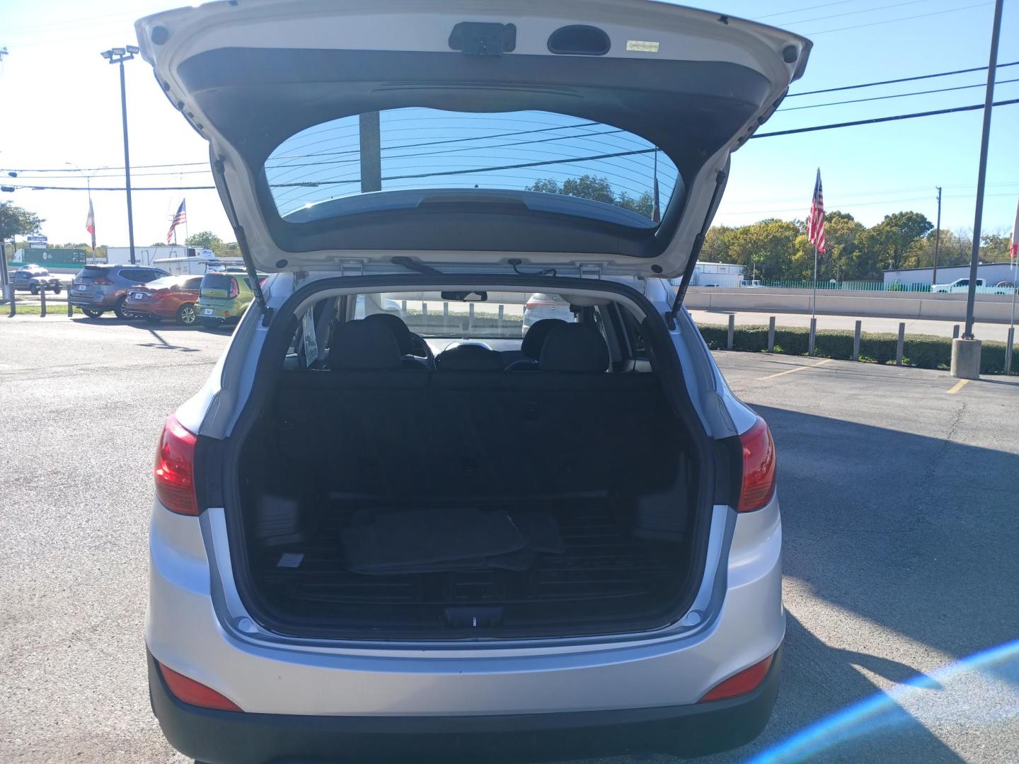 2014 BLACK Hyundai Tucson GL Auto FWD (KM8JT3AF7EU) with an 2.0L L4 DOHC 16V engine, 6-Speed Automatic transmission, located at 420 I-35E, Lancaster, TX, 75146, (469) 297-4144, 32.593929, -96.823685 - Photo#3