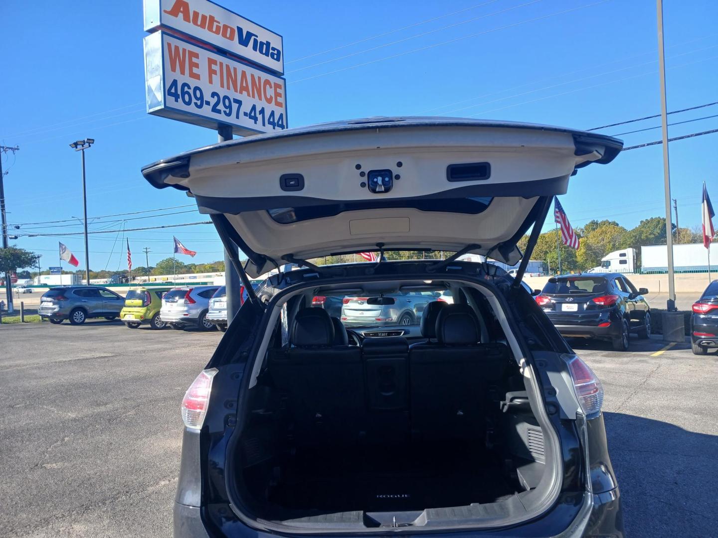 2015 BLACK Nissan Rogue S 2WD (5N1AT2MT9FC) with an 2.5L L4 DOHC 16V engine, Continuously Variable Transmission transmission, located at 420 I-35E, Lancaster, TX, 75146, (469) 297-4144, 32.593929, -96.823685 - Photo#6