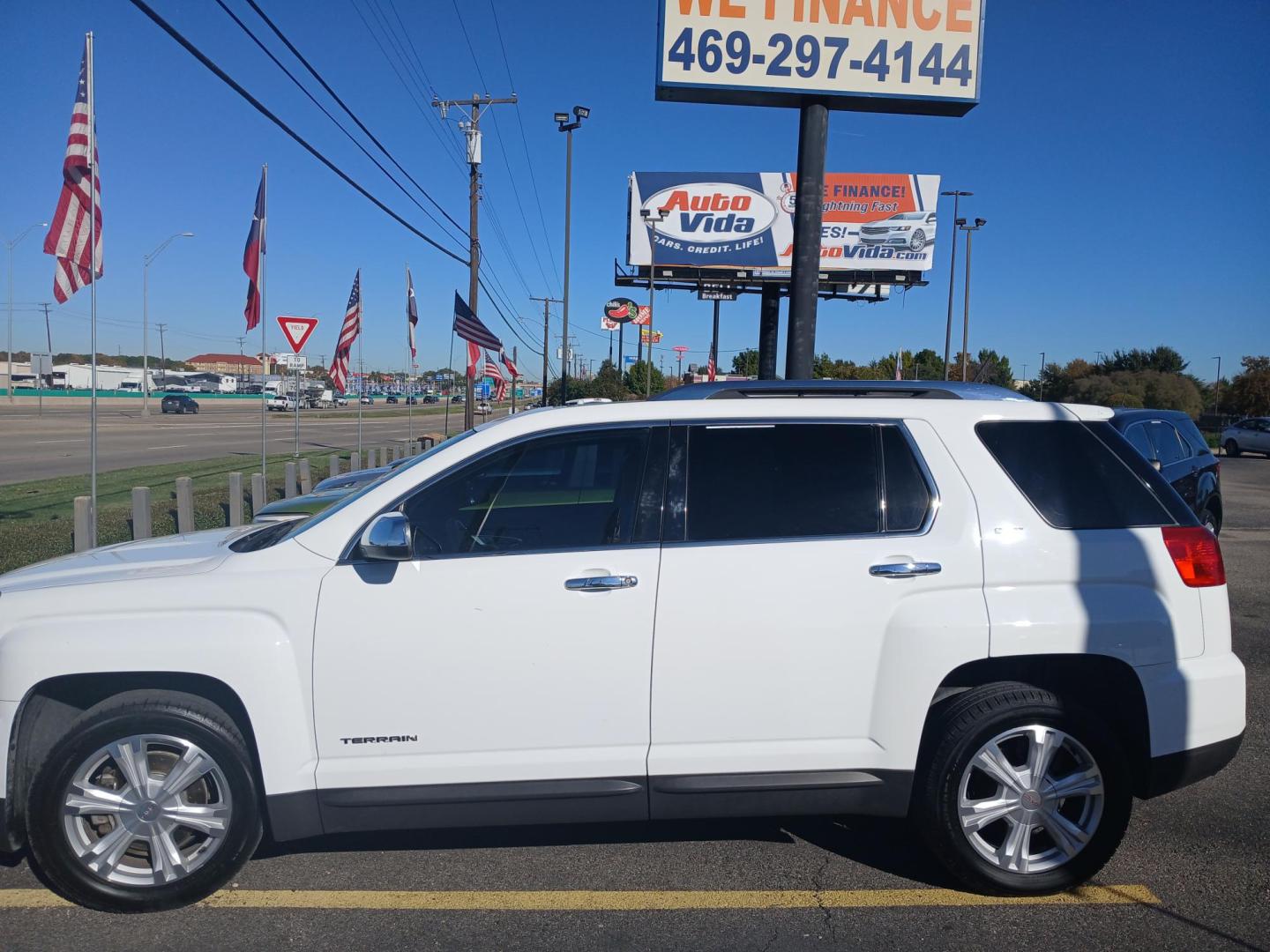 2016 WHITE GMC Terrain SLT AWD (2GKFLUEKXG6) with an 2.4L L4 DOHC 16V engine, 6A transmission, located at 420 I-35E, Lancaster, TX, 75146, (469) 297-4144, 32.593929, -96.823685 - Photo#1