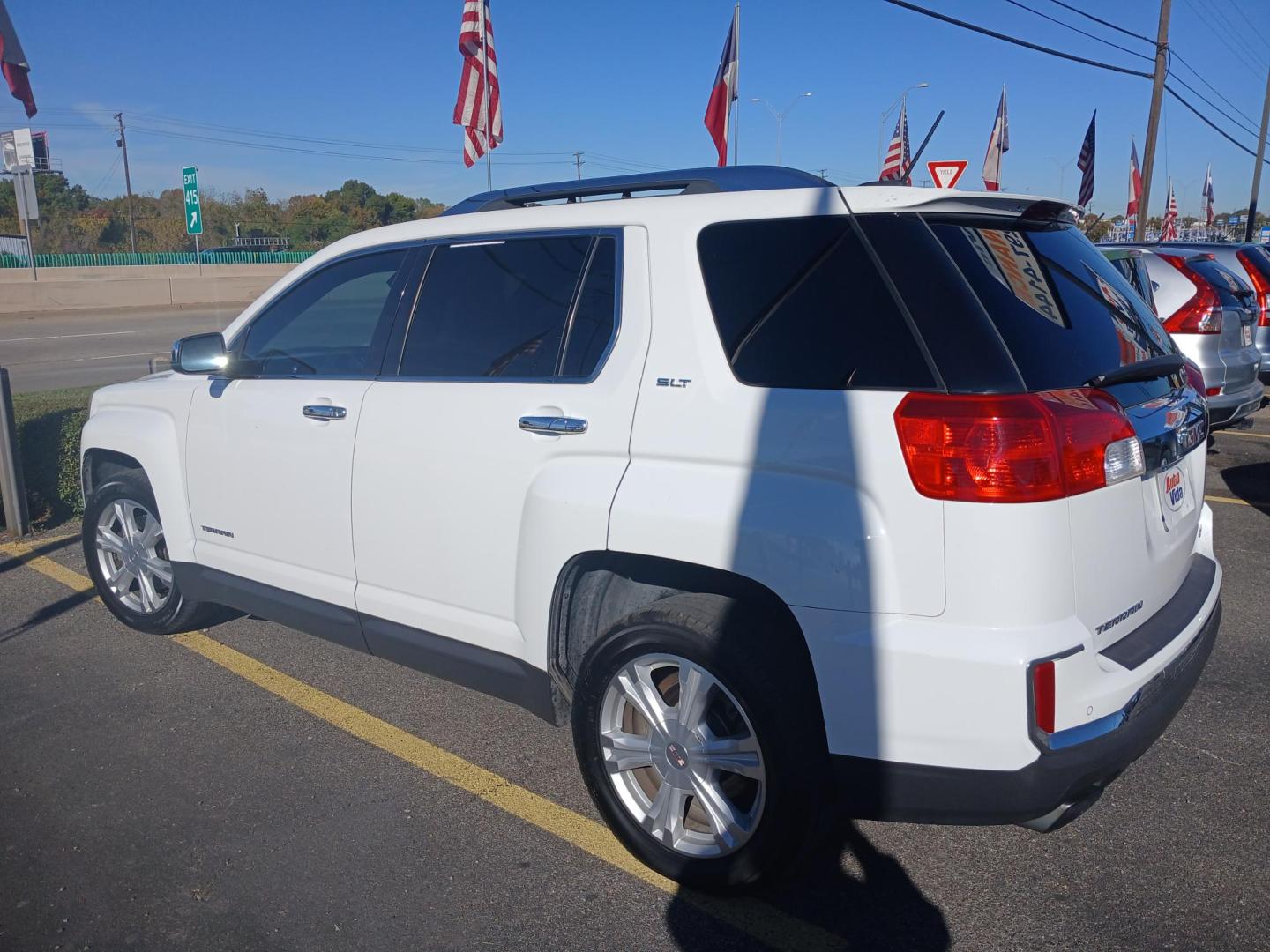 2016 WHITE GMC Terrain SLT AWD (2GKFLUEKXG6) with an 2.4L L4 DOHC 16V engine, 6A transmission, located at 420 I-35E, Lancaster, TX, 75146, (469) 297-4144, 32.593929, -96.823685 - Photo#2