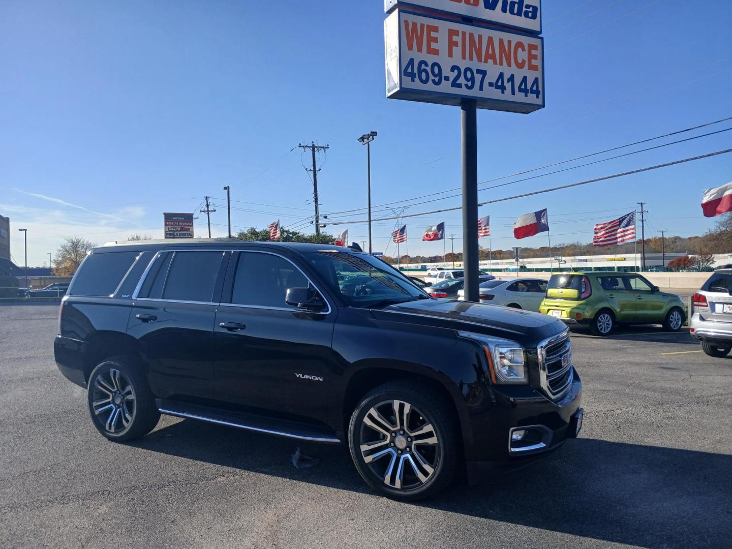 2017 BLACK GMC Yukon SLT 2WD (1GKS1BKC8HR) with an 5.3L V8 OHV 16V engine, 6A transmission, located at 420 I-35E, Lancaster, TX, 75146, (469) 297-4144, 32.593929, -96.823685 - Photo#0