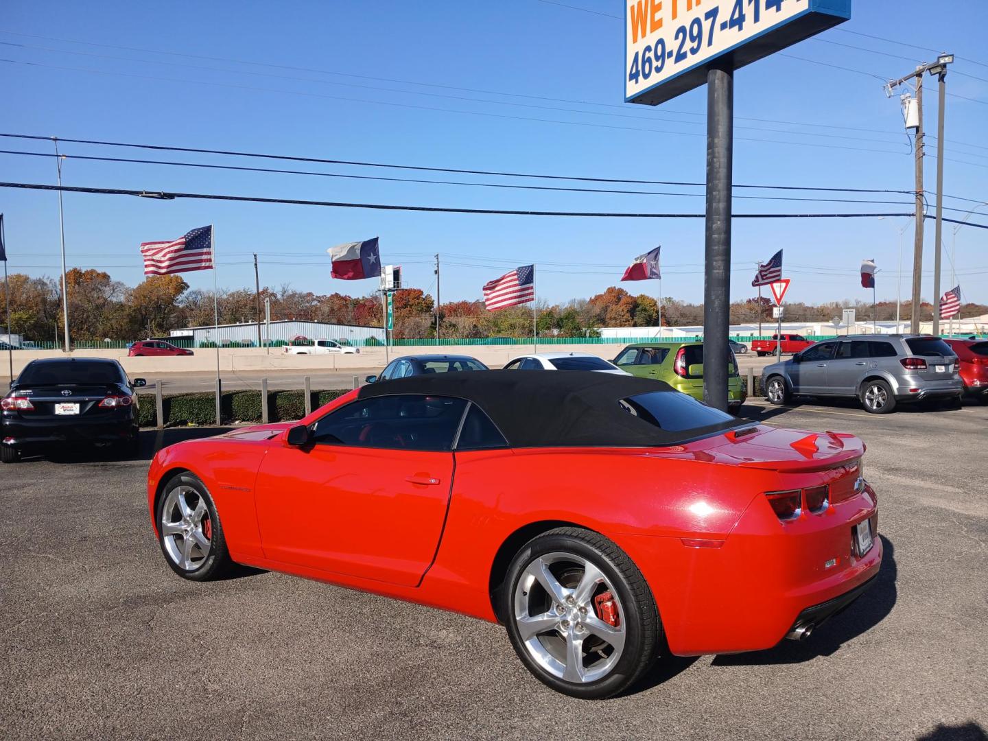 2013 RED Chevrolet Camaro Convertible 2LT (2G1FC3D33D9) with an 3.6L V6 DOHC 24V FFV engine, 6-Speed Automatic transmission, located at 420 I-35E, Lancaster, TX, 75146, (469) 297-4144, 32.593929, -96.823685 - Photo#3