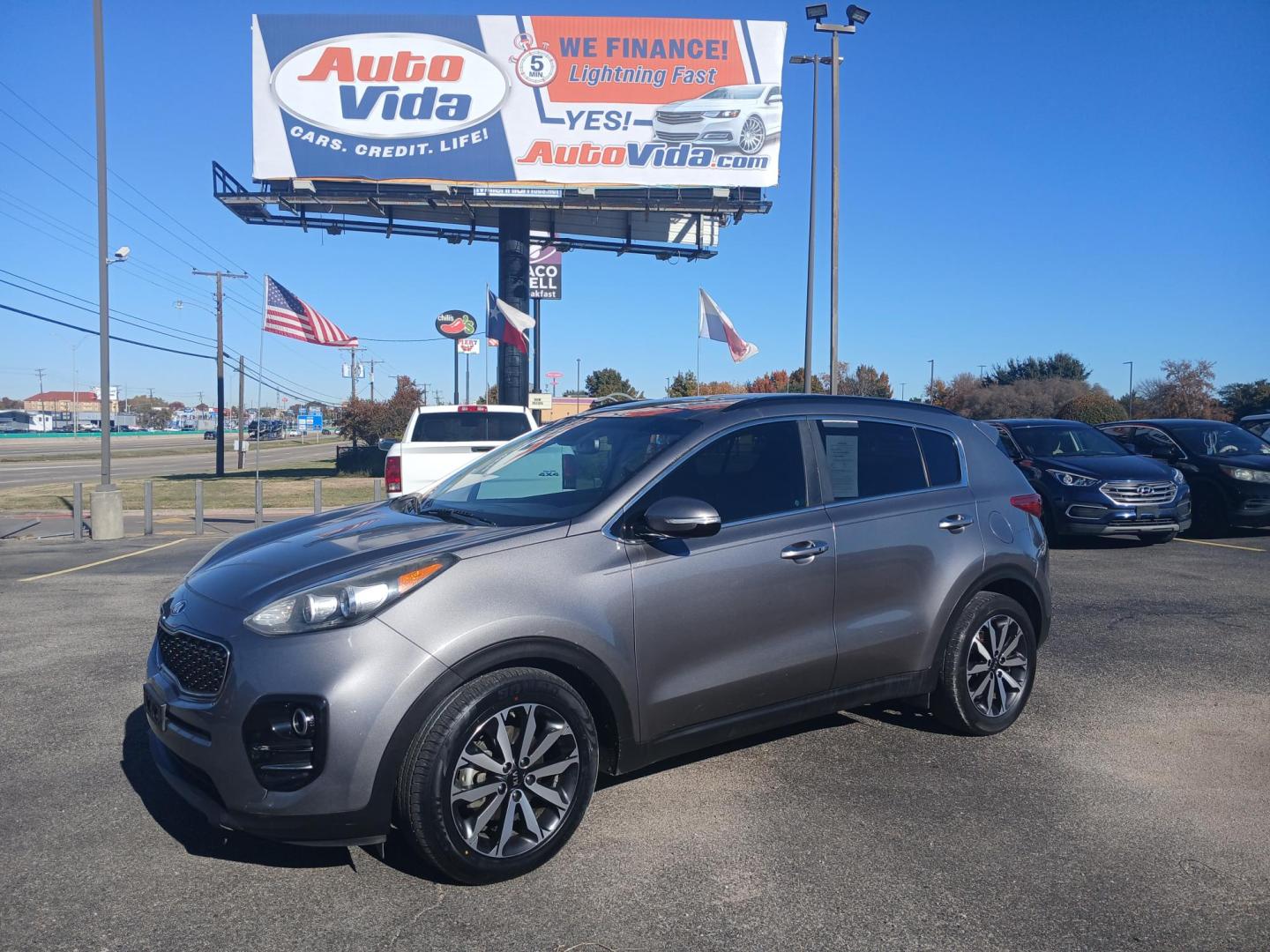 2018 SILVER Kia Sportage EX FWD (KNDPN3AC6J7) with an 2.4L V6 DOHC 24V engine, 6A transmission, located at 420 I-35E, Lancaster, TX, 75146, (469) 297-4144, 32.593929, -96.823685 - Photo#0