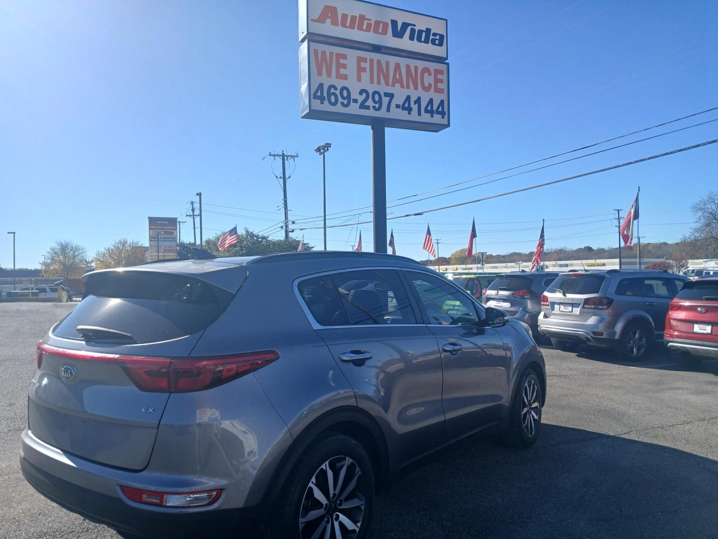 2018 SILVER Kia Sportage EX FWD (KNDPN3AC6J7) with an 2.4L V6 DOHC 24V engine, 6A transmission, located at 420 I-35E, Lancaster, TX, 75146, (469) 297-4144, 32.593929, -96.823685 - Photo#2